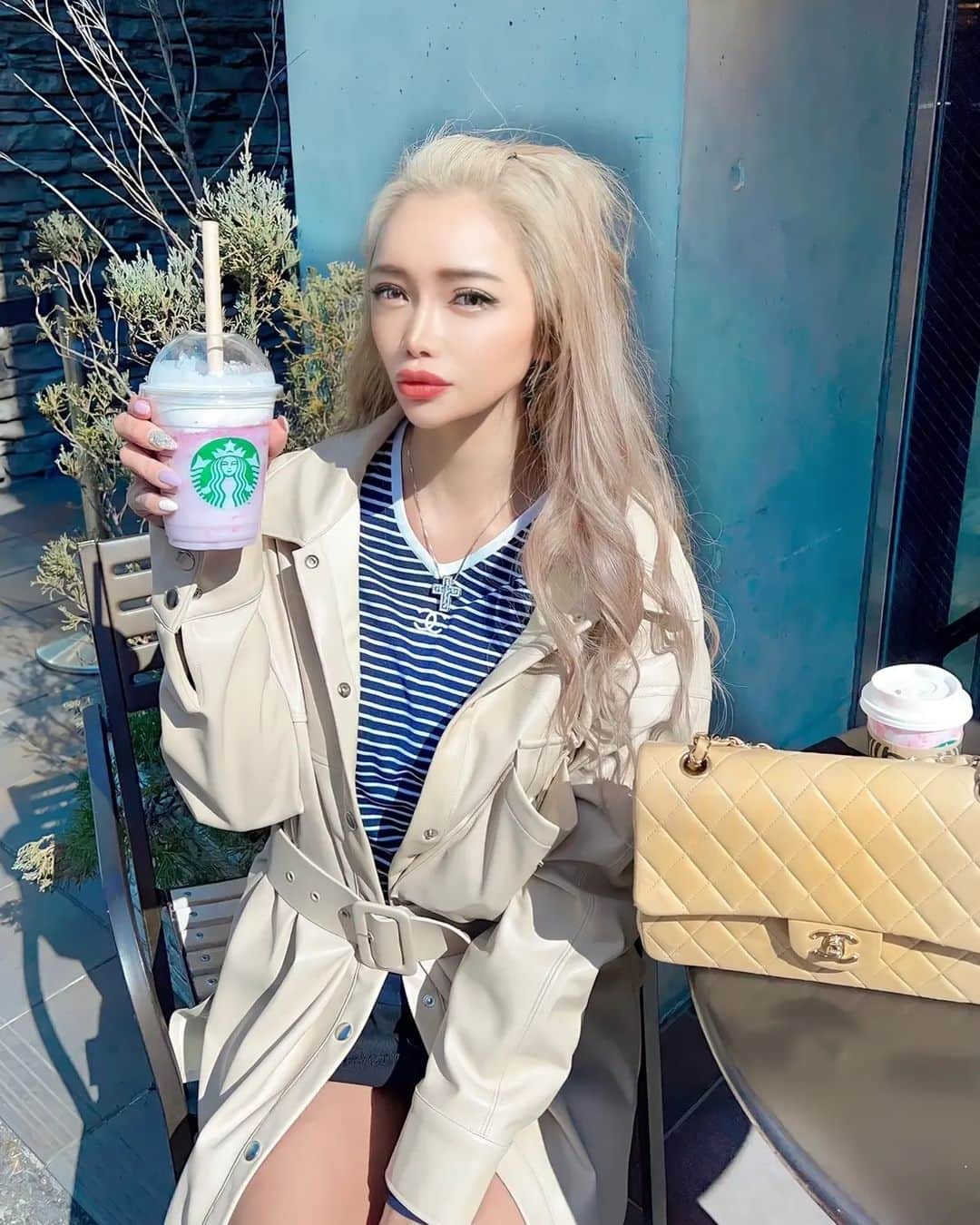 藤木そらさんのインスタグラム写真 - (藤木そらInstagram)「.⁡ ⁡.Starbucks' new drink was fruity and delicious 😍✨❗ I love Starbucks too much 365 days 😍✨‼ ️⁡ ⁡.⁡ ⁡.⁡ ⁡.スタバの新作美味しすぎた🥺❗💕下北沢にお散歩day✨💘⁡ ⁡.⁡ ⁡.365日スタバさん😍✨💕らぶ💙⁡ ⁡.⁡ ⁡.⁡ ⁡.最近ついに @_coco_vintage_ デビュー😍✨‼️ ヴィンテージCHANEL種類豊富ですごい💕⁡ ⁡.⁡ ⁡.⁡⁡ ⁡.⁡渋谷駅近だし、ちょいちょい新作ないか買おだそっと🙈💕💭⁡ ⁡.⁡ ⁡.⁡ ⁡.⁡ ⁡.⁡ ⁡.⁡ ⁡.⁡ ⁡. ⁡.⁡ ⁡. ⁡.⁡ ⁡.⁡ ⁡.⁡ ⁡.⁡ ⁡.#下北沢カフェ  #下北沢  #カフェ巡り  #cocovintage  #chanel #シャネル #vintagechanel  #シャネルトップス  #シャネルバッグ  #オシャレさんと繋がりたい  #ココヴィンテージ  #スタバカスタム  #スタバ新作  #さくらカシスストロベリー白玉フラペチーノ」2月27日 19時17分 - sorafujiki