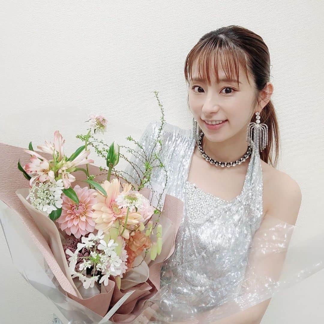 前田ゆうのインスタグラム：「prediaラストシングル 💎DRESS💎リリースイベント最終日ありがとうございました^ ^ イベントできることがうれしくて そして駆けつけてくれるみんなと楽しい思い出がたくさんできてほんとにほんとに嬉しいです😊😊 振り付け講座を今回もやっていくたびにみんなが踊ってくれておぼえてくれて楽しくて楽しくてしかたなかったです😍😉✨ほんとにファンのかたがたに元気もらってるよ🥲❤️ しかしね、しかしね、DRESSをてにとってくださったみなさんのおかげでなんと、きょうもオリコンデイリーランキング1位をいただきました🥺❤️ほんとうにありがとうございます❤️ ６月５日までまだまだ走り抜けるのでさいごまでprediaをよろしくお願いします。😆 ああーしあわせ♡  つまり　これがいいたいんです！ ありがとう❤️❤️❤️❤️」