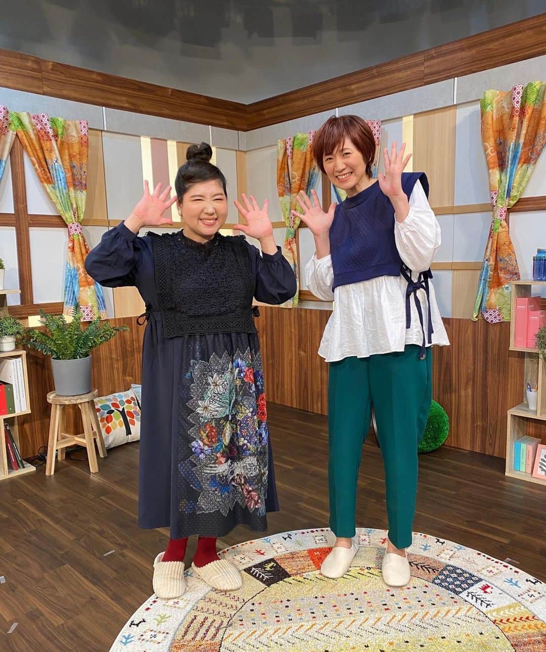 高橋みゆきのインスタグラム：「昨日お仕事でご一緒させていただいた🎶馬場園さん💕少しの時間だったけど…ずっと笑いっぱなし🤣楽しかった❣️ 生放送MCなど生まれて初めてで緊張したよ〜🥺でもあっという間に終わった🎶関係者の皆さん視聴者の皆さん暖かく見守ってくれてありがとうございました😊 #NHK山形 #馬場園梓さん #共通の友達いた #プライベートでも会えるかな #ワクワク #ホルモン師匠よろしく」