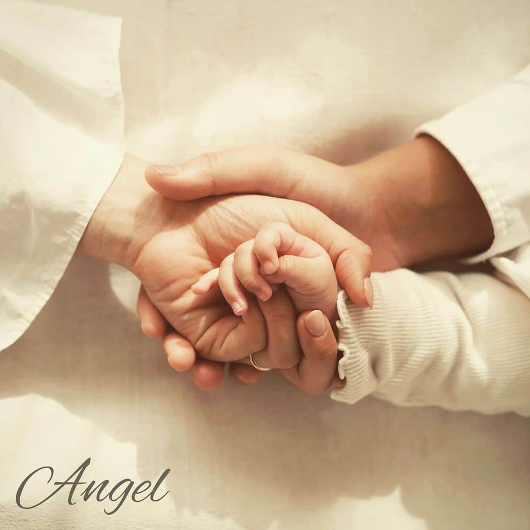 板床悠太郎のインスタグラム：「. 3/1 24:00〜配信Digital Single「Angel」ジャケット公開🔥  沢山の人に届きますように🙏  「Angel」 ⁡  - Music credit - Music: JiN @jineousmusic  Lyrics: YTR Arrangement: JiN, FK Produced by JiN ⁡ - Music Video Credit (Youtube) - Director : TOCCI（PIED PIPER BOY） @tocci1018  Cinematographer / Edit : Kohei Igarashi（PIED PIPER BOY） @koheiigarashi_  Producer : Yuta Kobayashi（PIED PIPER BOY） @koba_u  ⁡ VOICE Records ⁡ #ytr #angel #voicerecords #weddingsong #板床悠太郎」