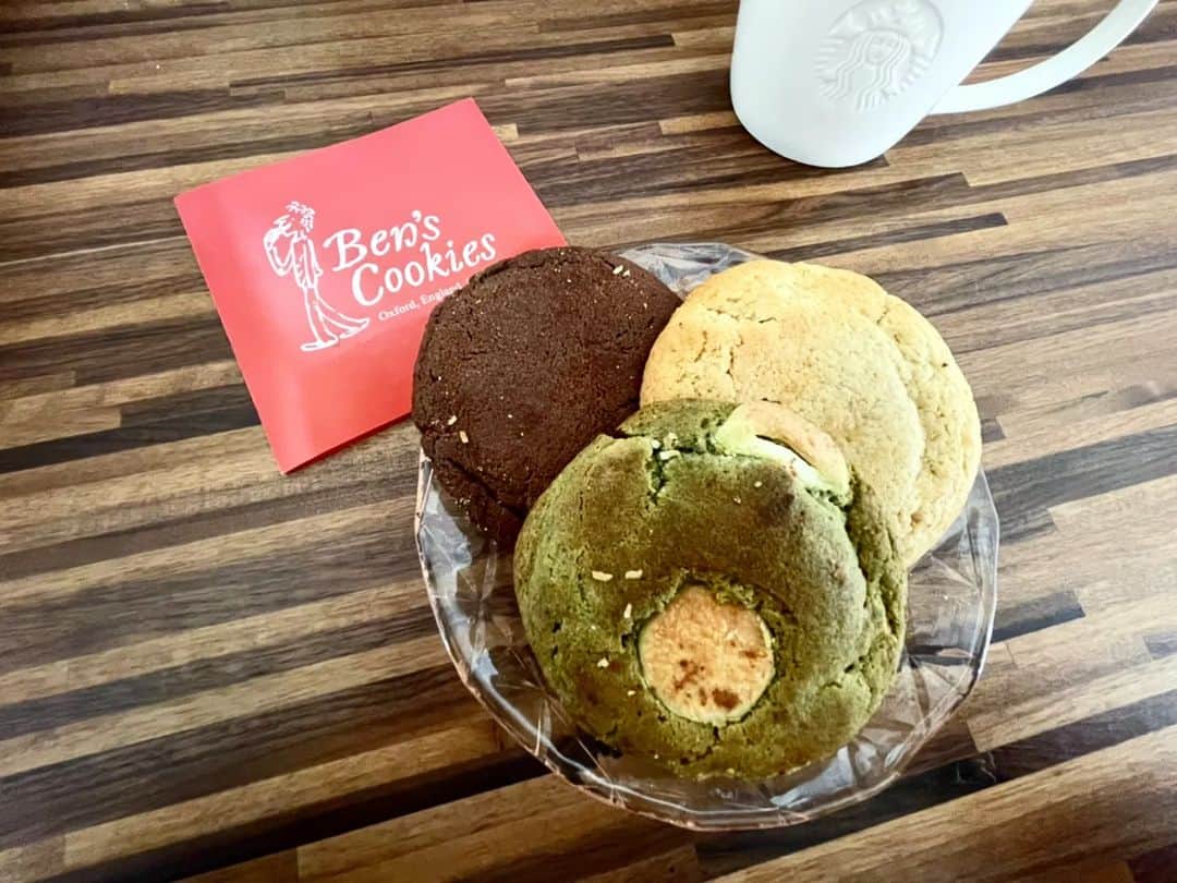 中川大志さんのインスタグラム写真 - (中川大志Instagram)「前から気になってたクッキー屋さん🤭 次女が発表会頑張ったのでご褒美に🍪 スタジアムの近くにあるので気になる方は是非行ってみて下さい🏟️ めちゃうまですよ🤫  #benscookies #ベンズクッキー」2月27日 20時16分 - taishi_nakagawa