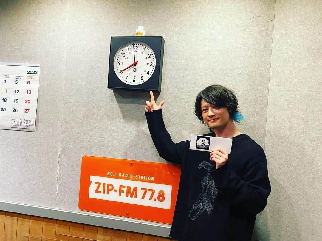磯部寛之のインスタグラム：「Thanks everyone for tuning in to Panasonic presents GORILLA RADIO! tonight! It’s always fun to talk to you all through the radio. Hiro 今夜も Panasonic presents GORILLA RADIO!を聞いてくれた皆さんありがとうございました。ラジオを通して話せるってのは常に楽しいものです。皆んなのコメントや感想をリアルタイムで見れるのも俺は嬉しいです。また来月もどうぞよろしくです！ひろ #alexandros #radio #gorillaradio #zipfm #nagoya #名古屋」