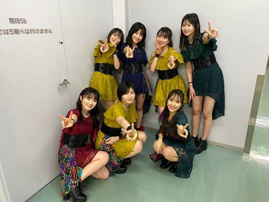 森戸知沙希さんのインスタグラム写真 - (森戸知沙希Instagram)「『Hello! Project 2022 Winter 〜LOVE & PEACE〜』全公演終わりました💗✌️  　 　 きてくださった皆さんありがとうございます！ 　 　 中止になってしまった公演もあったので、早くお会いできる日を楽しみにしてます🍀 　 　 　 一緒に「糸島Distance」を歌った 川名凜ちゃん💚福田真琳ちゃん💙 　  　 #森戸知沙希  #morningmusume22  #helloproject  #モーニング娘  #loveandpeace  #ハロコン」2月27日 21時10分 - chisaki__morito.official