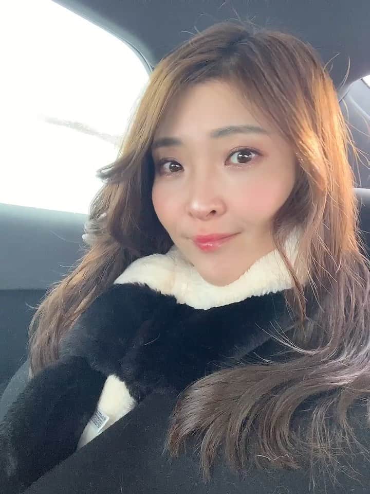 のインスタグラム：「． 今日は、姪っ子にプレゼント買ってご飯食べに行って楽しい休日だった＼(^o^)／✨ ． ． なんか、光で髪明るくみえるウホウホ！🙉 ． ． また明日からがんばるぞー！ みんなも毎日健康に過ごせますように💕」