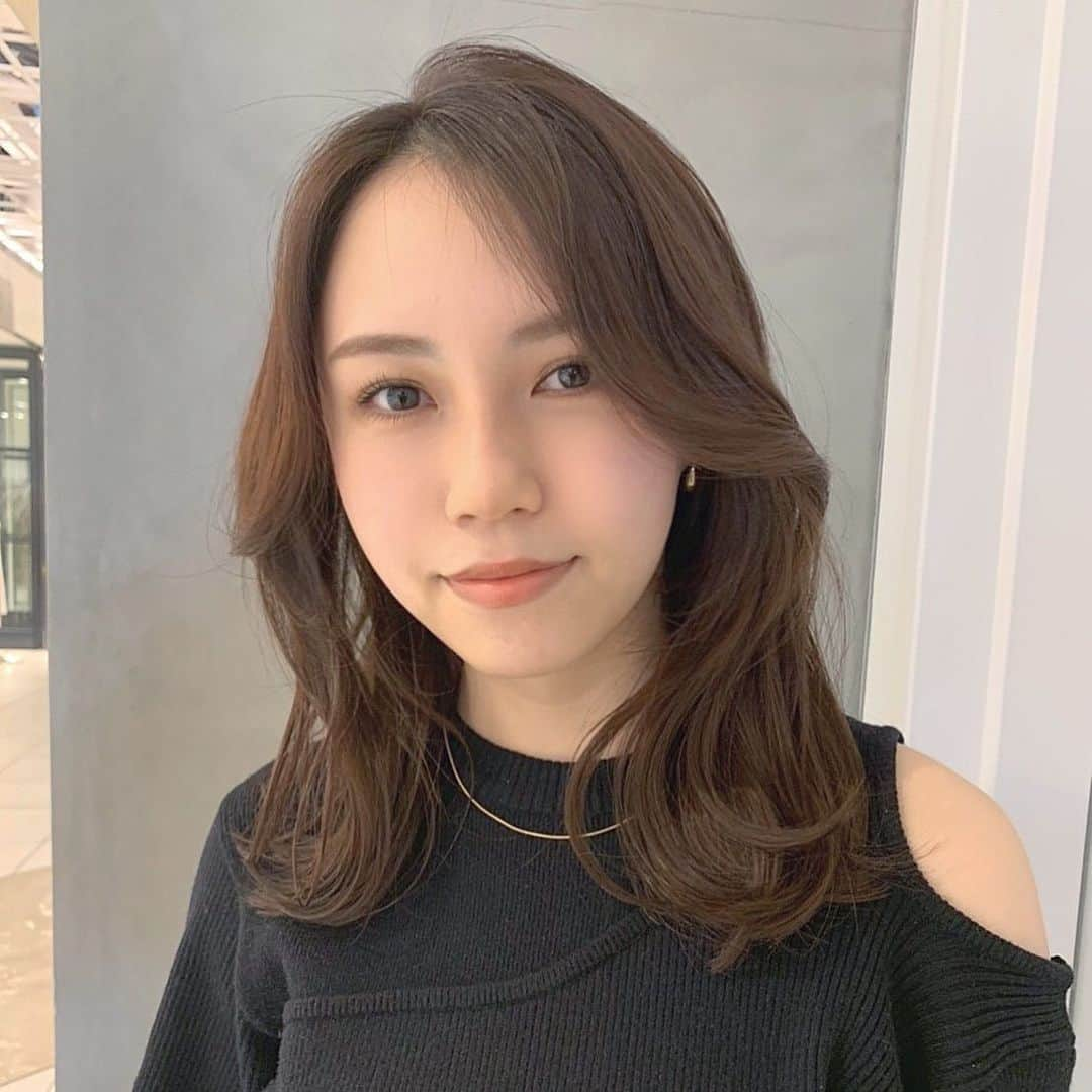 有賀彩夏のインスタグラム：「髪質が復活して嬉しい✨ 顔まわりもカットしていただいて まとめやすくなりました☺︎ ありがとうございます！  #サロンモデル#モデル#東京サロンモデル#関東サロンモデル#東京サロモ#関東サロモ#撮影モデル#フリーモデル#髪質改善#髪質改善トリートメント#被写体#撮影依頼募集中#いいね返し#おしゃれさんと繋がりたい」