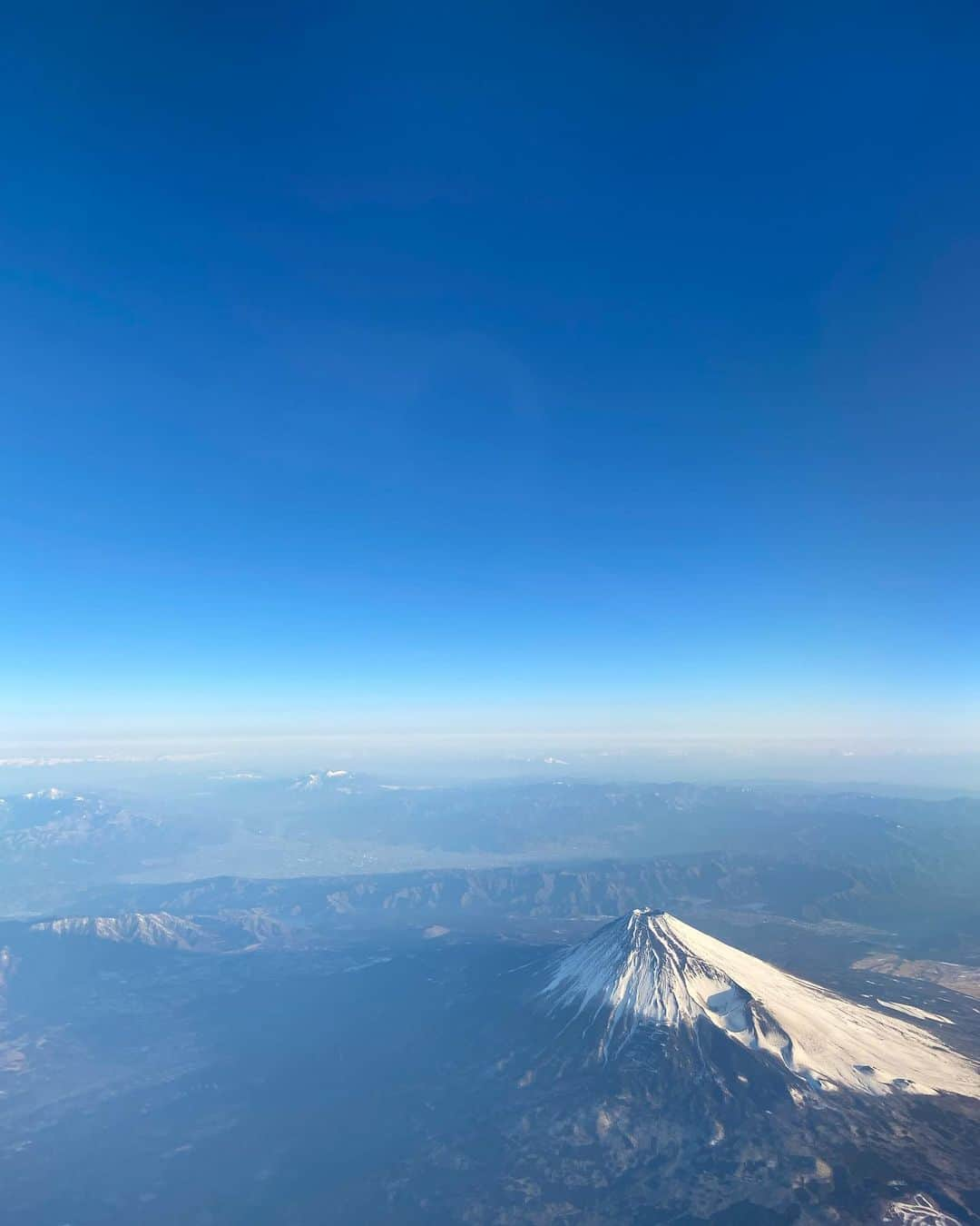 徳永有美さんのインスタグラム写真 - (徳永有美Instagram)「本日の空。  #ねむいのにねむれない #なぜならそこに富士山がいたから #朝焼けもきれいでした #いちいち風景がささる」2月28日 8時12分 - yumi_tokunaga.official