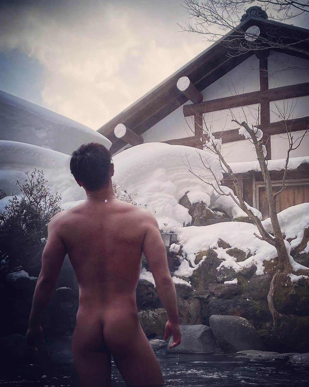 平宮博重さんのインスタグラム写真 - (平宮博重Instagram)「At hot spring:) Outdoor bath with snow view, that's the best feeling ever!! 雪の中の露天風呂、最幸でした！！ #hotspring #travel #japantravel #温泉#スノボ #旅行  ※温泉の施設の方にはご了承を頂いております。」2月28日 8時30分 - hiroshige_narimiya