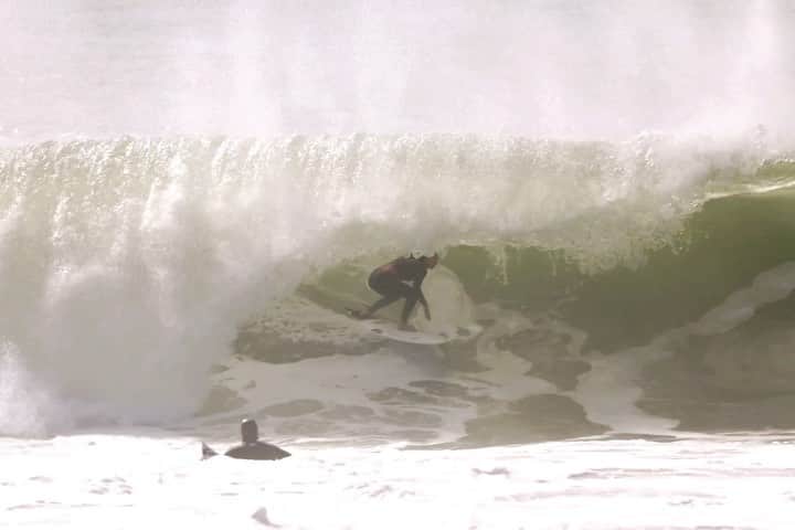 のインスタグラム：「The green room 💚💚💚 @aaron_nakamura @tcl_usa @sector9 @raen @lostsurfboards @jonesea」