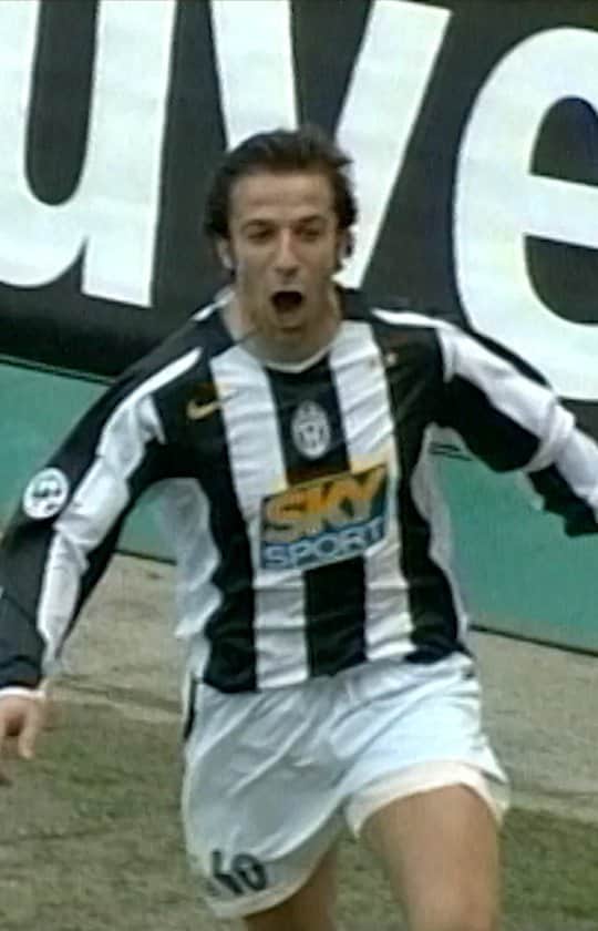 アレッサンドロ・デル・ピエロのインスタグラム：「That 𝘤𝘩𝘦𝘦𝘬𝘺 @alessandrodelpiero touch! 🙌👟  #GoalOfTheDay」