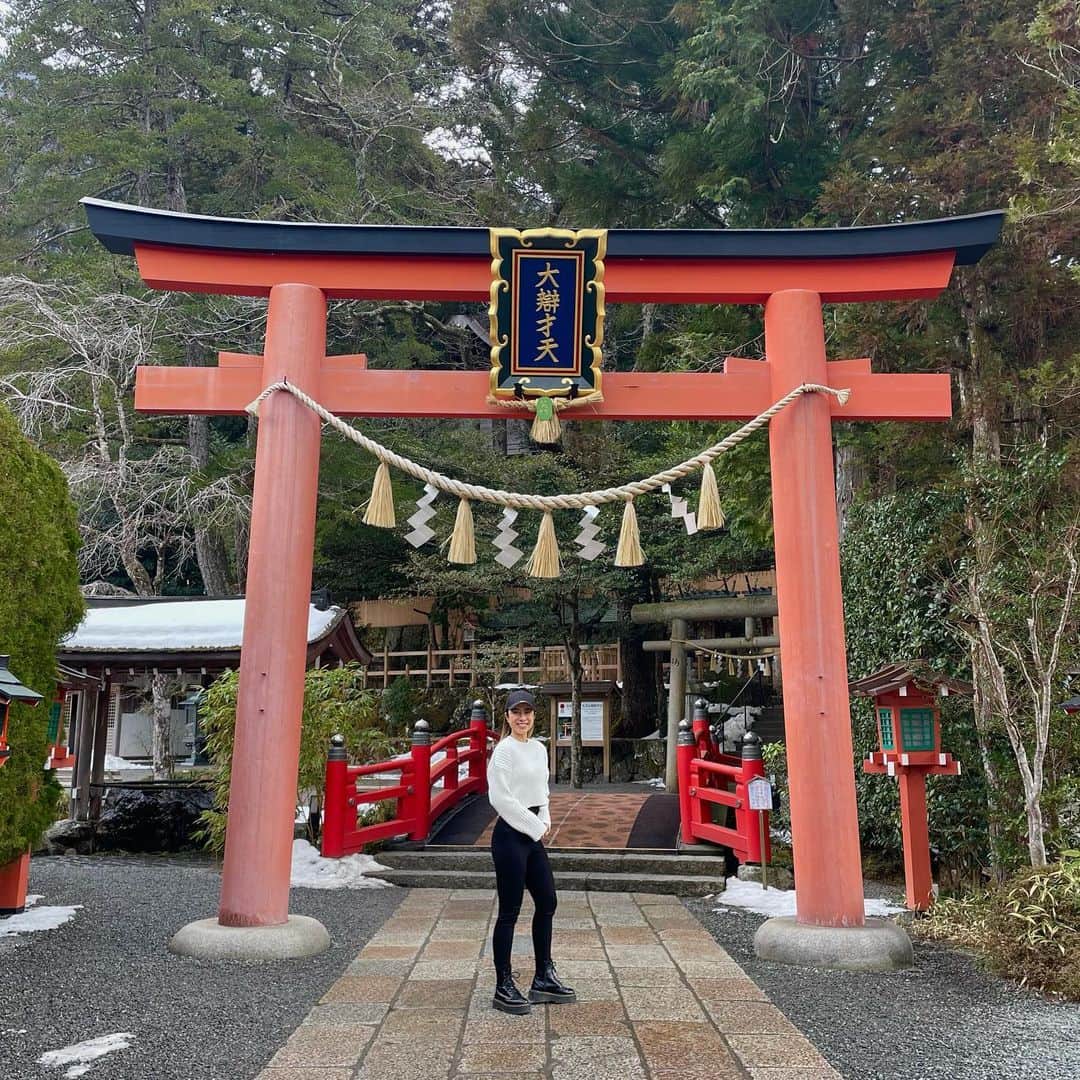 森川真帆のインスタグラム：「おはようございます！ 2月も今日でラスト。早い😮‍💨週末は奈良の天河神社に御礼参りに行き色々考えられたすごく良い1日だった。その時の📸  毎日を大切に生きよう🕊  #天河大弁財天社  #天河神社」