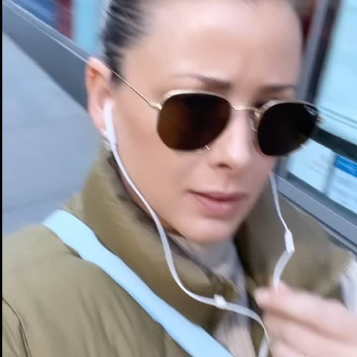 ロー・ボスワースのインスタグラム：「Running errands today. Then a plot twist. @target」
