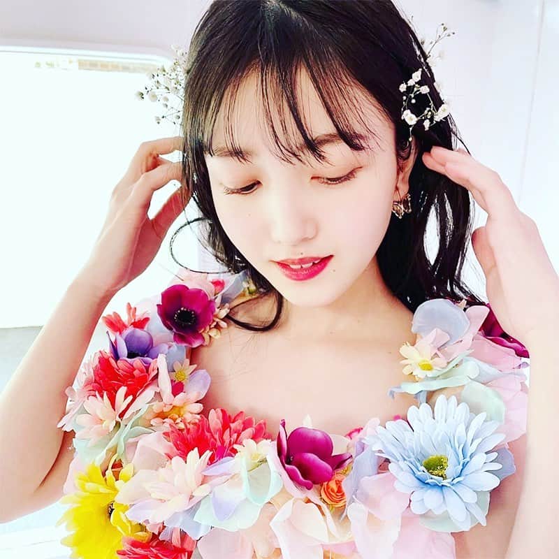 のインスタグラム：「華やか、綺麗。 #乃木坂46 #久保史緒里 #久保ちゃん #毎日久保史緒里 #久保ちゃん白すぎ可愛すぎ  #久保史緒里さんしか #毎日がkuboshioriday」