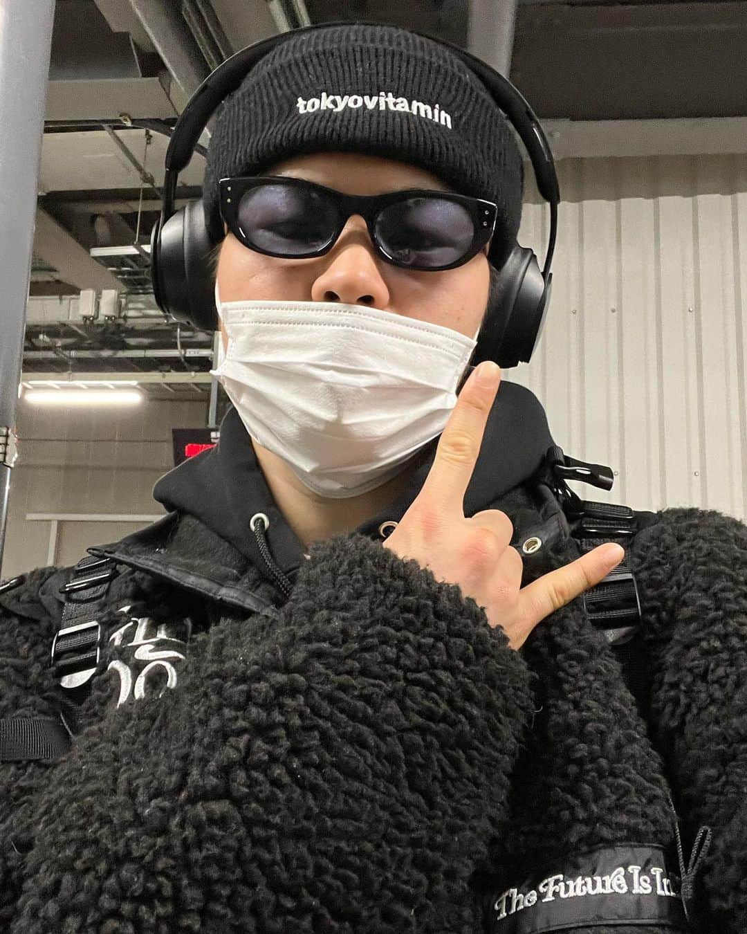 那須川天心のインスタグラム：「最近たまーに電車に乗るようにしてる なんか勉強になる気がする🚃社会勉強というかこの人達のお陰で日本は成り立ってるんだよねありがとう🥲」