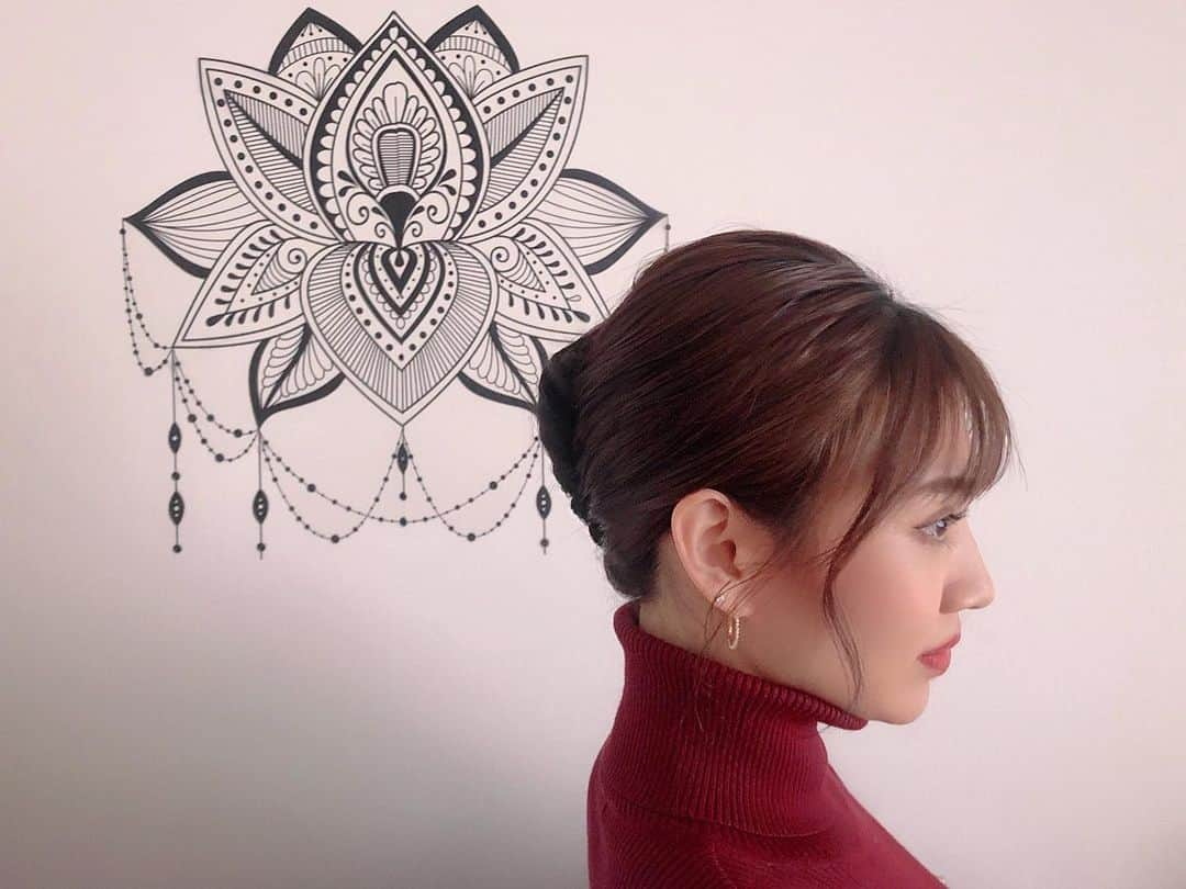 青山めぐのインスタグラム：「#夜会巻き 🌷 #hair #hairstyle #frenchtwist #lotusflower #lotus」