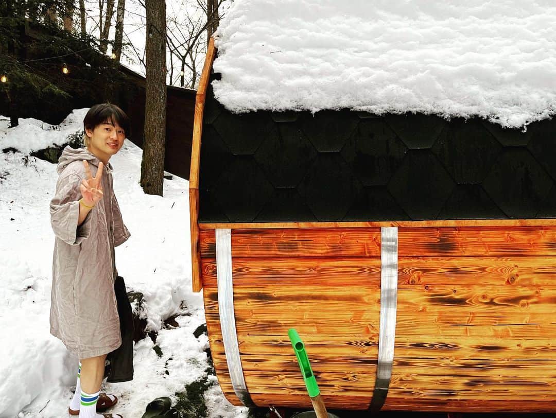 早乙女太一さんのインスタグラム写真 - (早乙女太一Instagram)「. @hiroya.ozaki とサバンナ高橋さんのバレルサウナへ。 何から何まで、最高のおもてなしをして頂いて、極上の時間になりました！ はっぴー。」2月28日 17時55分 - taichisaotome_official