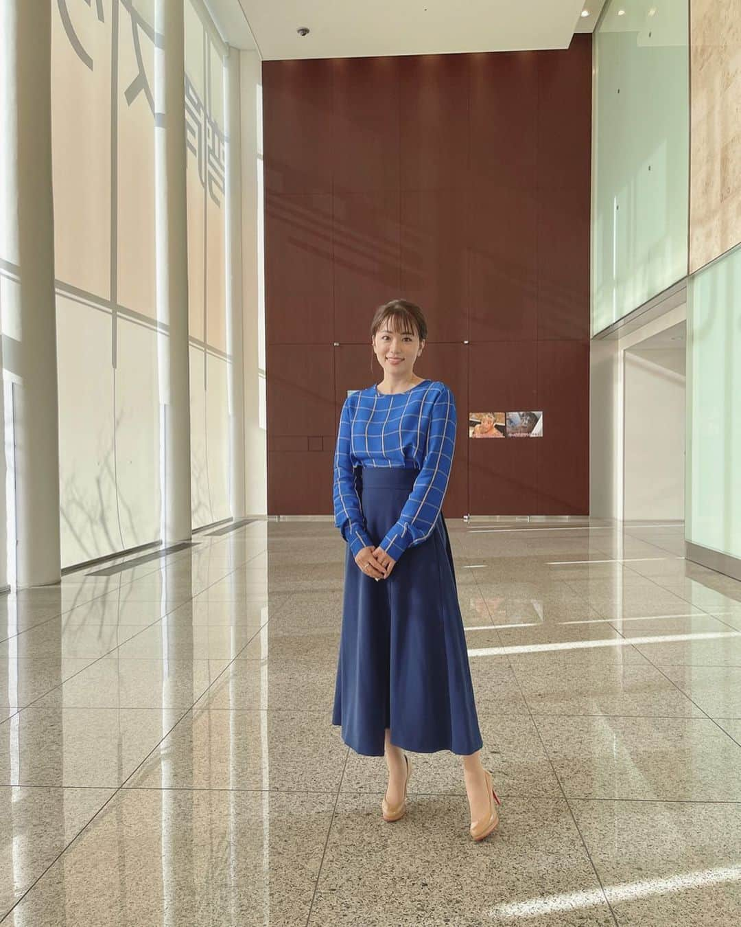 本田朋子さんのインスタグラム写真 - (本田朋子Instagram)「ブルーのワントーンコーデ💙💙  #衣装 #ワントーンコーデ #本田朋子のweekly献立  #amazon #楽天 #全国の書店で発売中」2月28日 9時33分 - tomoko_honda_official_phonics