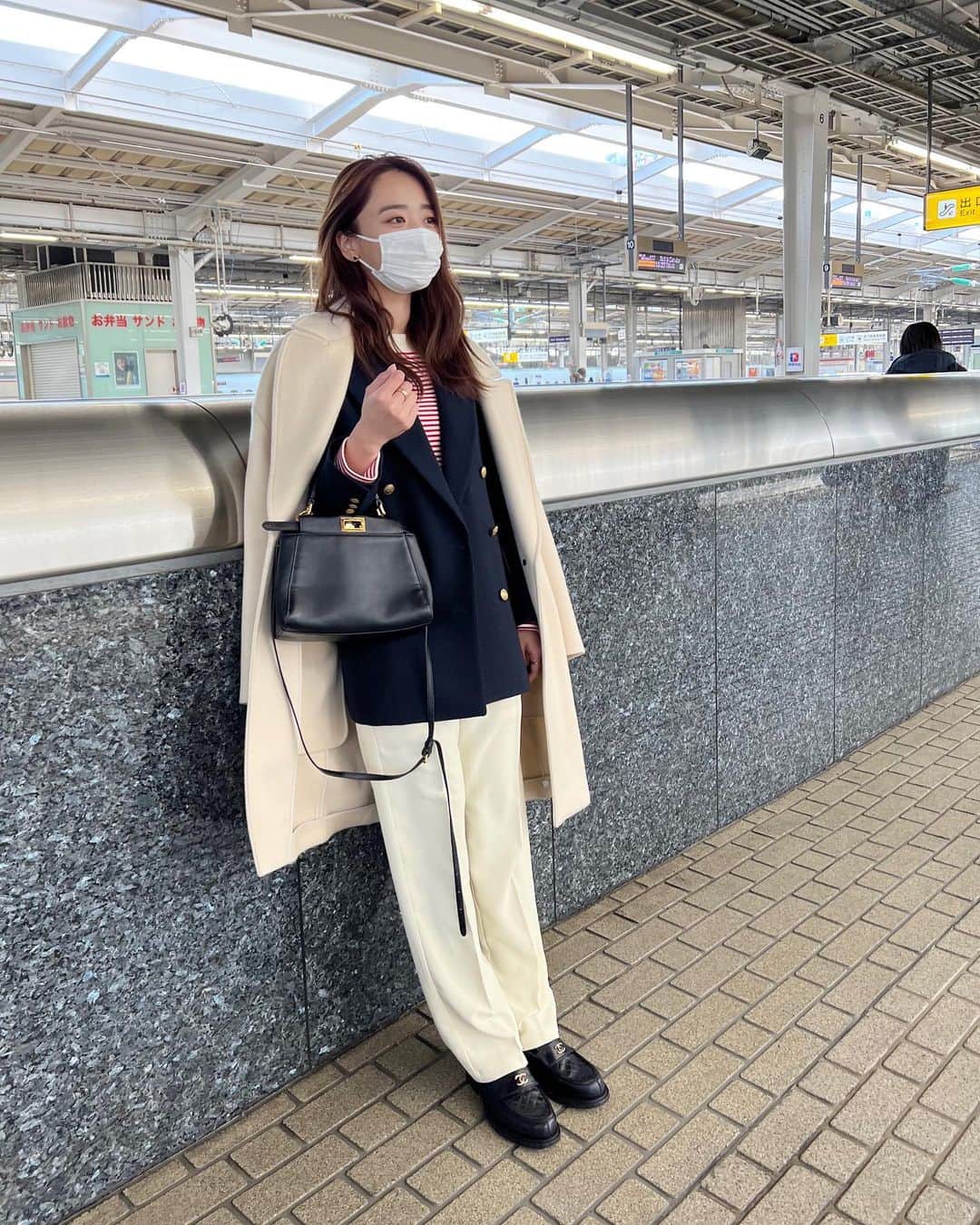 近藤千尋のインスタグラム：「今日は大阪出張でした🚄💕 この写真の時 私は何を考えていたでしょうか。笑 (オフモード😂)  今日も楽しい番組の収録で あっという間に終わっちゃった🥺  新幹線って、大好き❤ ぼーっと色んなこと考えたり 番組のアンケートしたら Netflix見たり。。。笑💓  お気に入りのピアス、 よく見たらハート❤️‍🔥  今週も頑張ろうね〜💕💕」