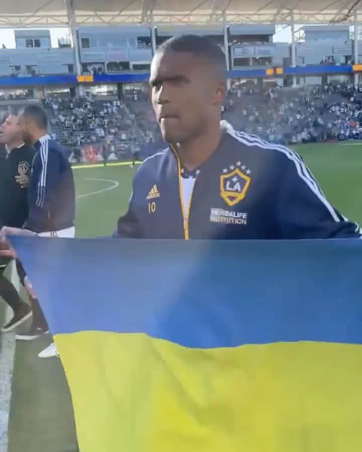 ダグラス・コスタのインスタグラム：「🇺🇦 @douglascosta 🧡 ⠀ #Україна #Ukraine #StandWithUkraine #USA #Brasil #Brazil」