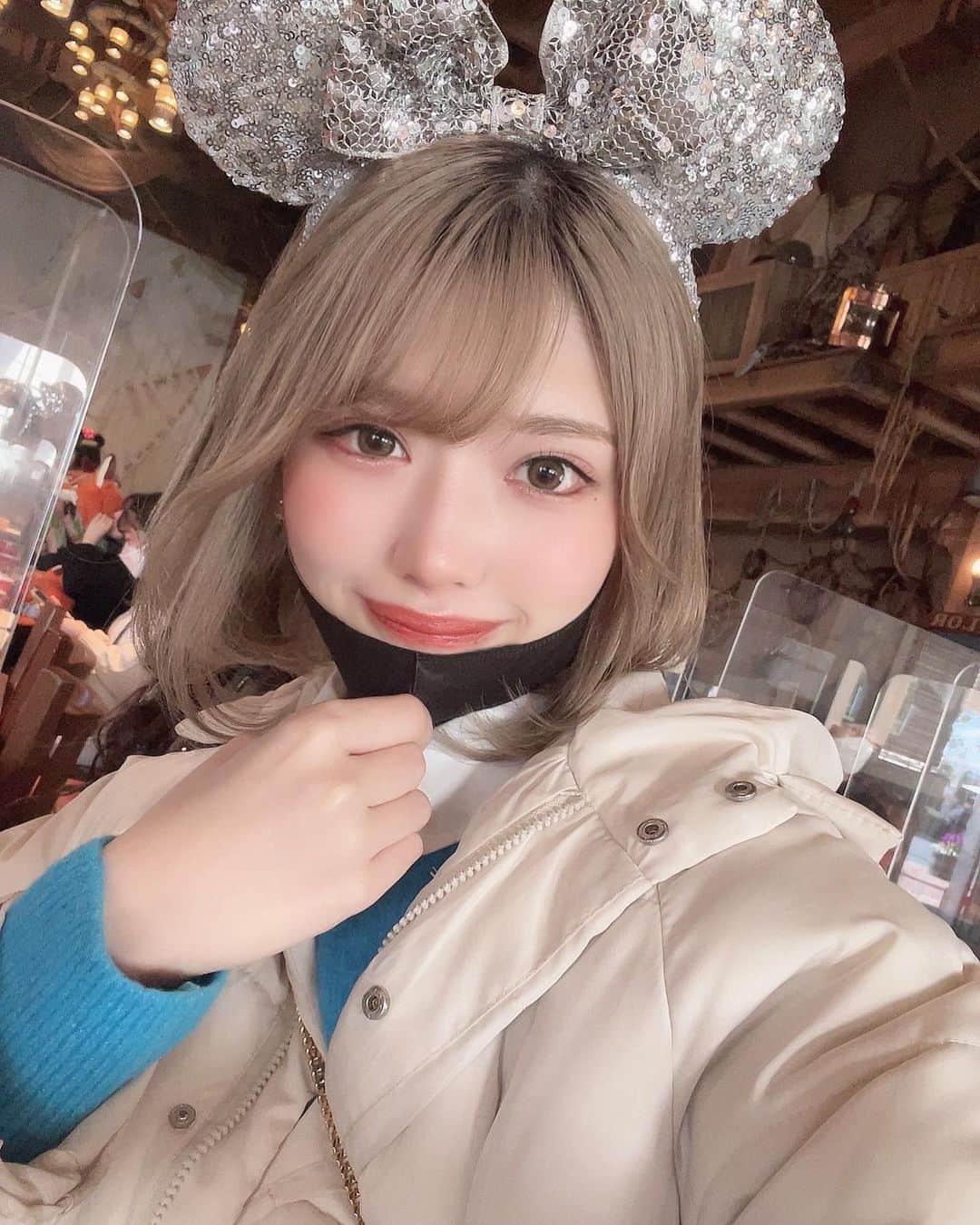 SHINTANITOUKOのインスタグラム：「みんなはディズニーのキャラクター 何が好き？🐭❤ うちはアリエルとシンデレラと デイジーが好き  #ディズニーランド #ディズニーシー #ディズニー #disney #disneysea #disneyland #夢の國 #ミニーちゃん #カチューシャ #ディズニーコーデ #コーデ #code #水色 #ニット #ボブ #ビジョビ #レースクイーン #racequeen #マーメイドラグーン #マーメイド #アリエル#シンデレラ #デイジー」