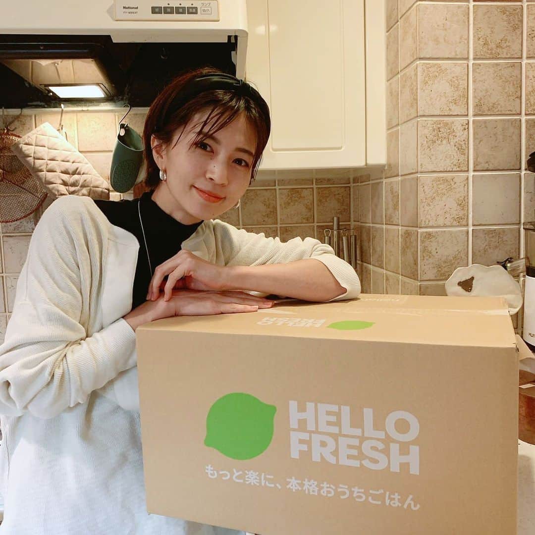 安田美沙子さんのインスタグラム写真 - (安田美沙子Instagram)「HelloFresh を利用してみました🌿 週ごとに色々なレシピが選べ、 新鮮な食材が、エコなパックで必要な分だけ送られてくるのが嬉しい✨  毎日何を作るかが大変なので、メニューが決まらない時、子連れで買い物に行けない時、とっても助かります🤍  わが家のルーティンだったメニューに新しい風が吹きました。笑 お野菜もたっぷり！お肉もボリューミーで食べ盛りの息子たちもおかわりしてくれました🌿  「HELLOMISAKO」 のコードを使うと 初回注文の最初の2箱が 合計5,000円引きになります🤍 ぜひ使ってみてください✨  リンクはこちらから↓ @hellofreshjapan    #HelloFresh #ハローフレッシュ #ハロフレ #ミールキット #おうちごはん #宅配サービス #世界の料理 #PR」2月28日 19時07分 - yasuda_misako