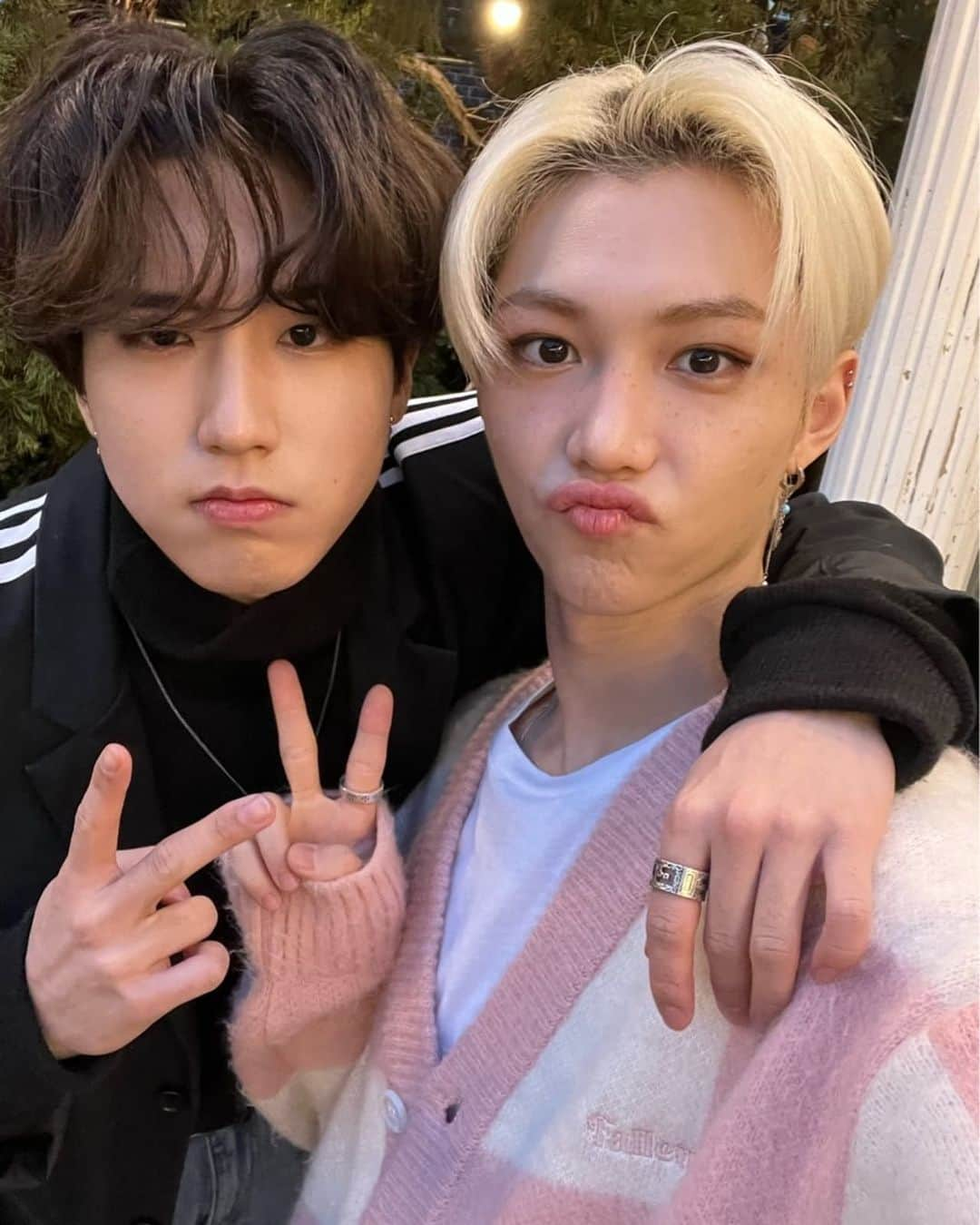 Stray Kidsさんのインスタグラム写真 - (Stray KidsInstagram)「🤗 ~~~~~❤️ #straykids #lovestay」2月28日 19時46分 - realstraykids