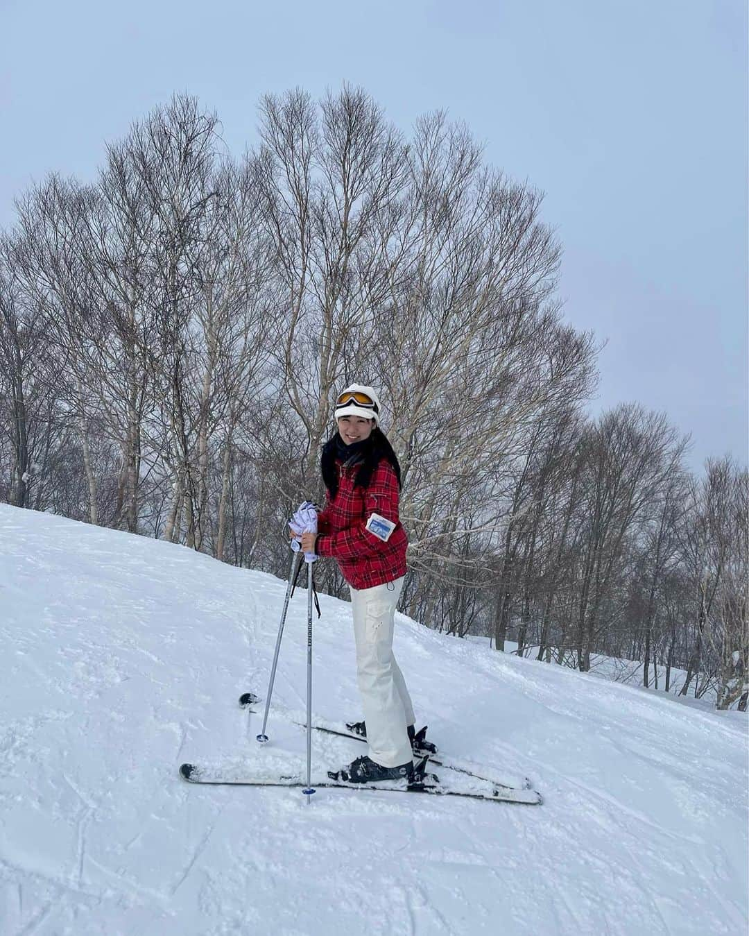 宮崎麗奈のインスタグラム：「． 冬が終わっちゃう前に❄️ ⁡久しぶりに思いきり滑ってきました！ ⁡ #斑尾高原 #斑尾高原スキー場 #スキー」