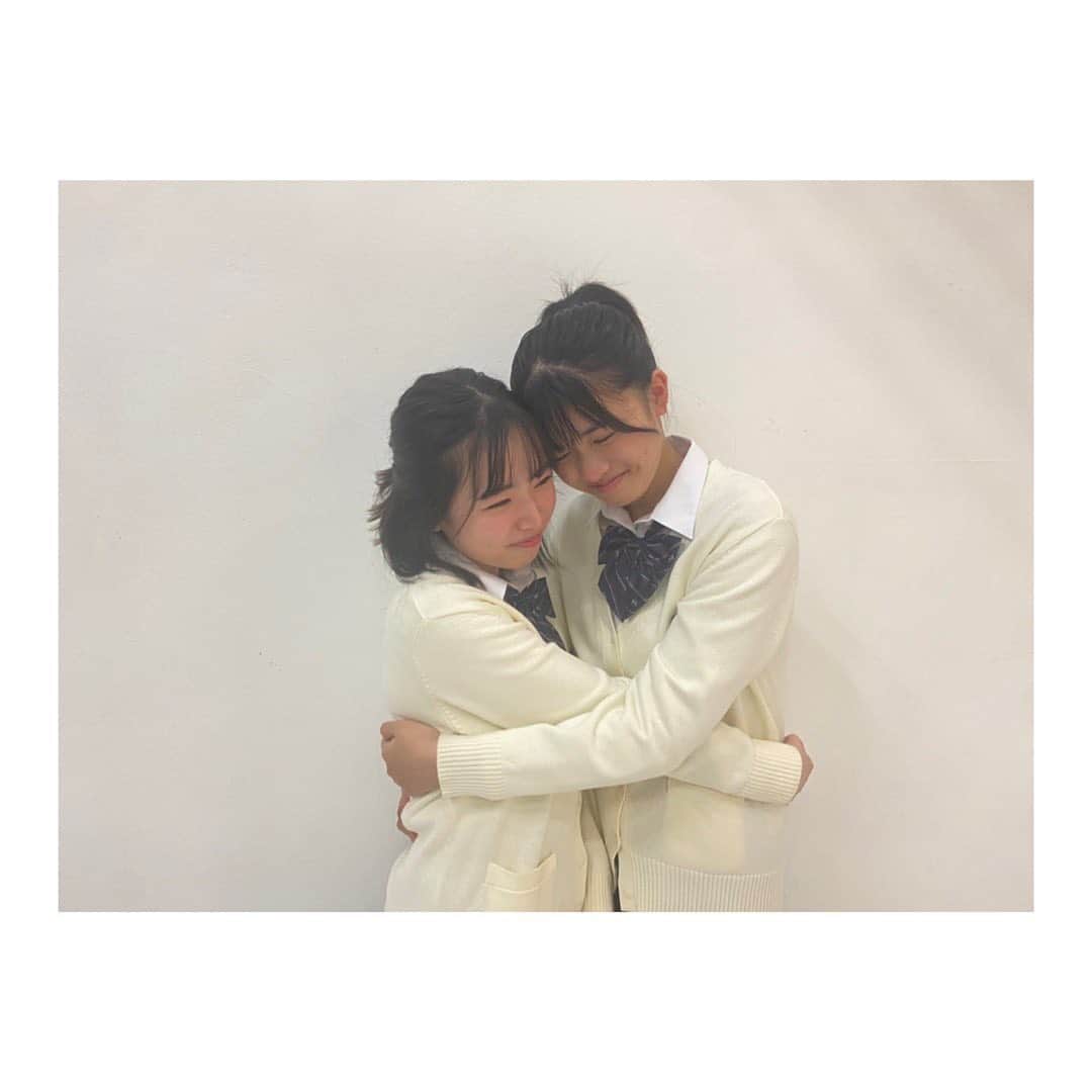 湊胡遥のインスタグラム：「. この日がラスト撮影でした😢 最後はくるみと生徒会の部屋企画。 撮影が終わると2人とも号泣でした(笑)  そして明日はついにニコラ4月号発売です！お楽しみに‪‪☺︎‬  #こはくる #nicola #05line_nicola」