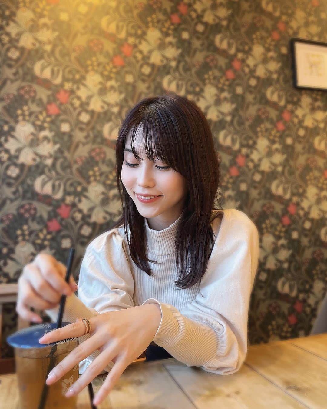 伊織いおさんのインスタグラム写真 - (伊織いおInstagram)「最近カフェ行ったの🦌 . . . .  #グラビア#グラビアアイドル#インスタグラビア#グラドル#グラドル自画撮り部#自撮り#私服#水着#ヘアアレンジ#写真#写真好きな人と繋がりたい#photo#被写体#撮影会#撮影#ファッション#좋아#셀#팔로우#오오티디#instagood#instadaily#selfienation#me #彼女感」2月28日 21時33分 - iocos69