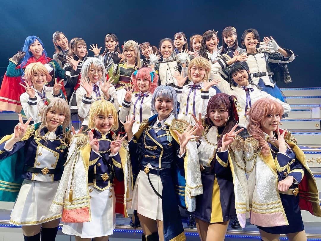 尾崎由香のインスタグラム：「少女☆歌劇 レヴュースタァライト -The LIVE エーデル- Delight👑  皆んなで16公演完走出来ました✨ 歌に殺陣にお芝居と盛り沢山で、舞台少女として凄く学びがあった濃い1ヶ月間！ まだ出来る！って本番中もめげずに頑張ってたから、もっとミチルとして舞台に立ちたい欲が😂  皆んなとキラめきたい☺️ エーデル揃ってまた舞台に立てますように…✨ その日まで特訓💪 ミチルの可能性は無限大でしょ？🐣  #スタリラ舞台　#スタァライト」
