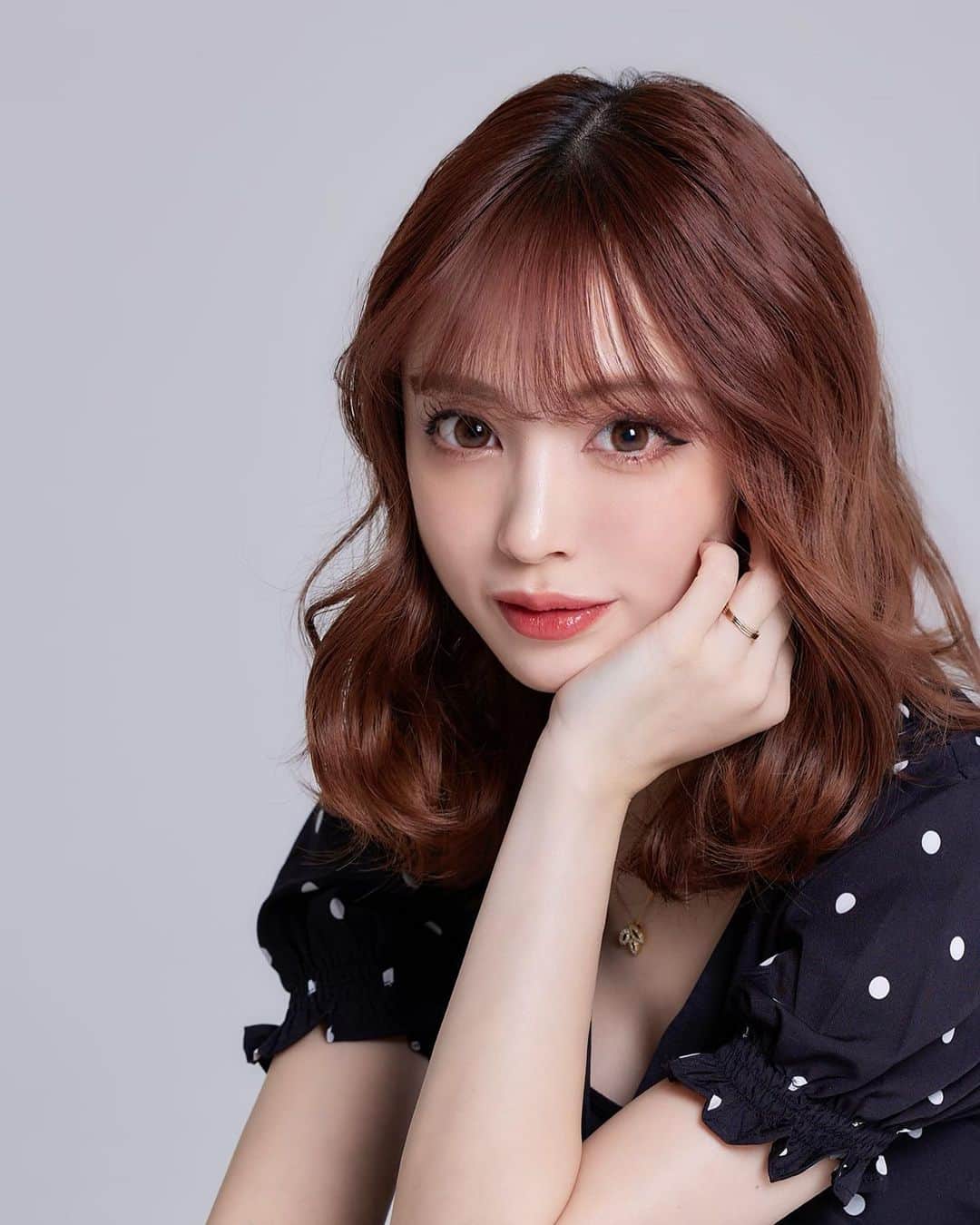 のインスタグラム：「【お知らせ】 この度、ききまるちゃん @kikigram_97 と新しい会社”FLUW”を立ち上げました。 ． 私たちのようなSNSを中心にお仕事をしている方は、明日サービスが終了したらどうしよう、という漠然とした不安を抱えていると思います。 私自身ももっと成長していかなければいけない身ですが、その中で私の培った経験や知識を少しでもたくさんのインフルエンサーの子たちに還元できる場所を作ってあげたい、そんな想いを込めました。 ”インフルエンサーの明日を作る”、この未来を私たち一緒に作りあげていきましょう！ ． ． という訳で代表取締役兼CMOとして新しい会社を立ち上げました🥰💕 簡単ではありますが、皆様にご報告です✨ 新しい挑戦、頑張ります✨ ． あと明日もうひとつご報告があります😌」