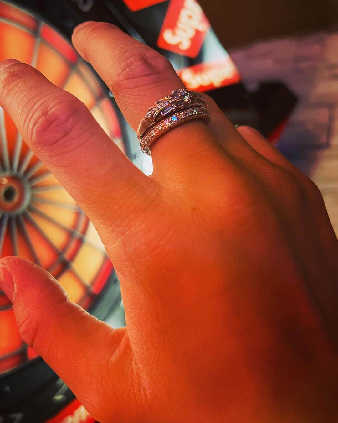 澤本幸秀のインスタグラム：「お気に入りの重ね付け。 #chromehearts#wg#diamond#ring」