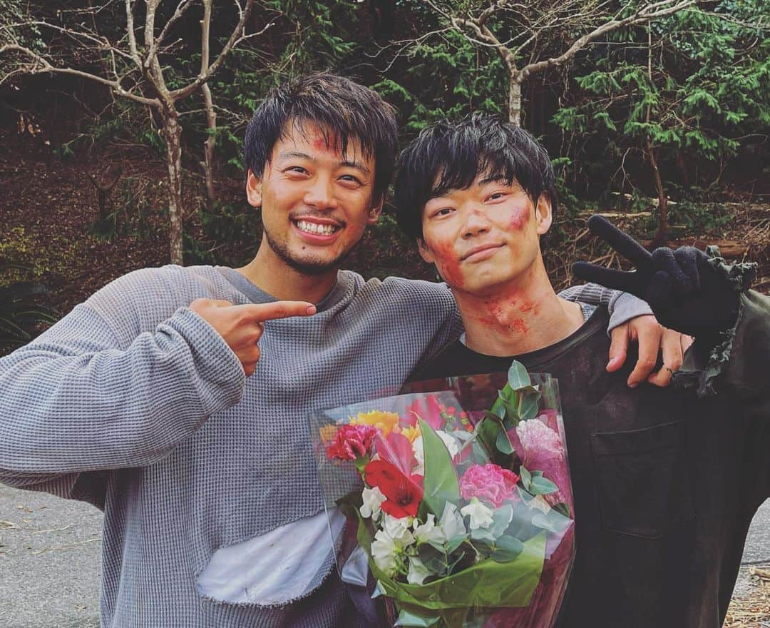 竹内涼真のインスタグラム：「#君と世界が終わる日に   　　　　　　season3  響と等々力の関係、見逃さないで欲しい。  不器用な男2人の戦い…最高よ。」