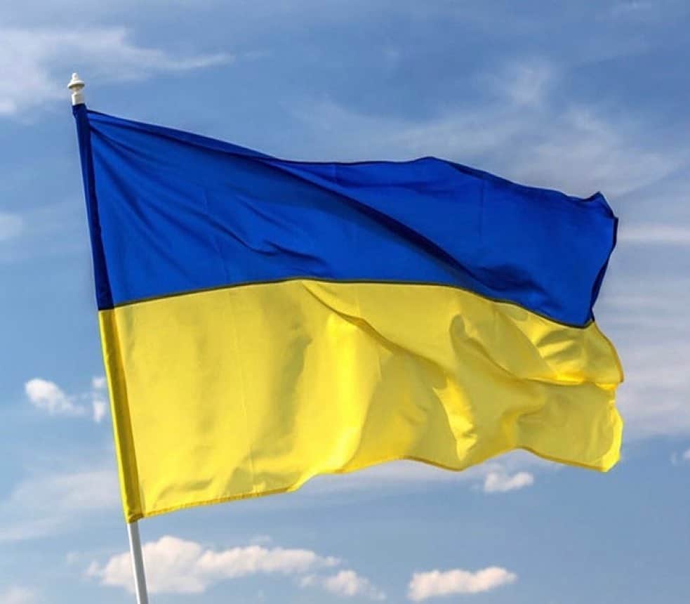 ケイト・ボスワースのインスタグラム：「Like many of us, I have been watching the invasion of Ukraine, shocked, horrified, and heartbroken. Innocent people are being killed, families ripped apart, people torn from their homes. Life as the Ukrainians know it has become a nightmare overnight. ‘The invasion of Ukraine by Russian forces under Vladimir Putin threatens the lives of countless Ukrainians and holds the potential to shake the geopolitical bedrock of western democracy.’  I am also deeply moved by the heroism so many people are exhibiting in the face of such horrific circumstances. I’m sure many of us from afar feel helpless — however, there ARE things we CAN do to help those displaced by the crisis, to avoid spreading misinformation, and to force your government to take meaningful action. PLEASE SWIPE ➡️ SHARE ➡️ TAKE ACTION 🙏🏻  (THANK YOU @i_d for creating this important post on the efforts for Ukraine) 🇺🇦🙏🏻💛 #istandwithukraine」