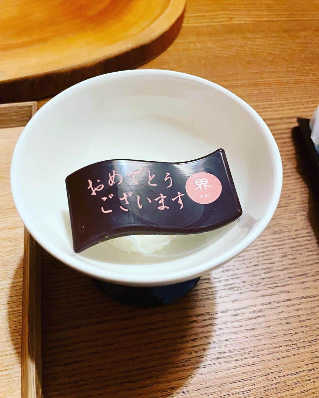 michi さんのインスタグラム写真 - (michi Instagram)「昨日また新たな一年を迎えました。 どんな一年になるのかなぁ。。 とにかく、健康第一で過ごしたいと思います！ 色んなことが落ち着いて平和な一年になりますように。。  #誕生日 #白老#北海道」3月1日 9時19分 - michi_jasmine