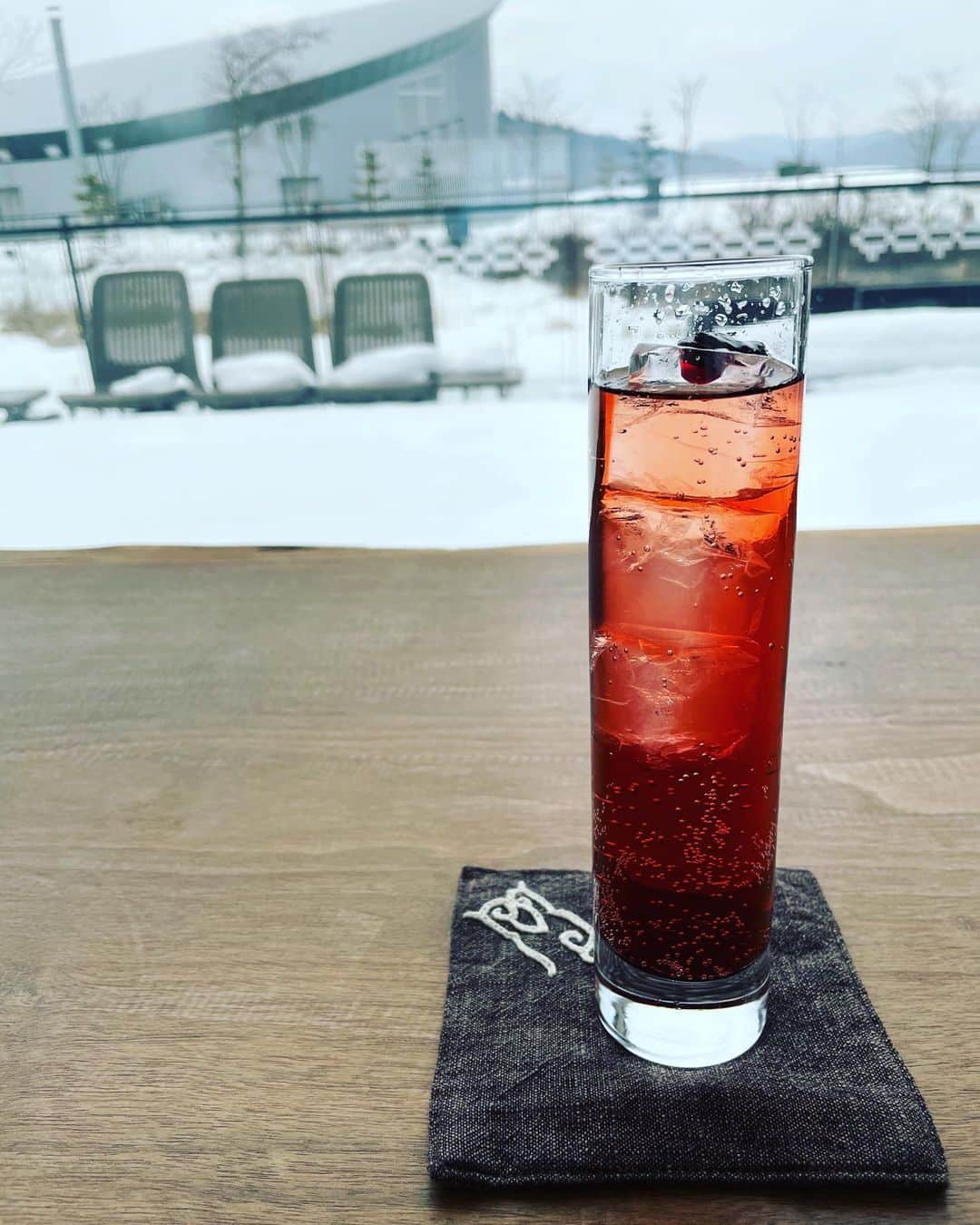 michi さんのインスタグラム写真 - (michi Instagram)「昨日また新たな一年を迎えました。 どんな一年になるのかなぁ。。 とにかく、健康第一で過ごしたいと思います！ 色んなことが落ち着いて平和な一年になりますように。。  #誕生日 #白老#北海道」3月1日 9時19分 - michi_jasmine