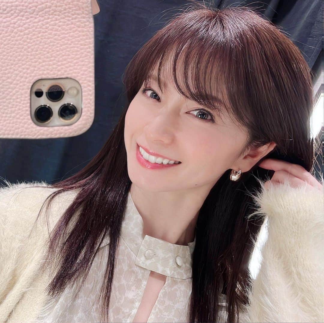 のインスタグラム：「. . おはようございます☀  少し前に購入したキャッチレスピアス♡  マスクの邪魔にもならず、キャッチを無くす心配も無いので人気ですね😊  大きめでインパクトのある物も好きですが、 こういうシンプルなデザインも素敵💛  .  .  .  . 今日から3月！！  今月も素敵なご縁、気付き、学びに恵まれますように✨✨✨  #model#japanesemodel#pierce#march#モデル#日本人モデル#名古屋モデル#東京モデル#大阪モデル#ピアス#3月#1日も早く平穏な日々が戻りますように#nowar」