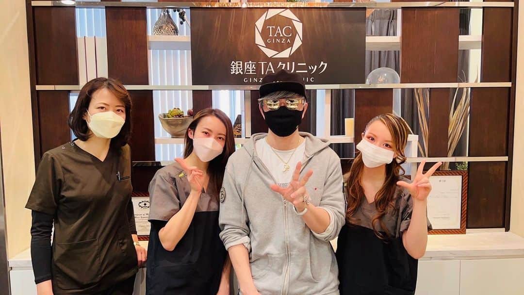 ラファエルさんのインスタグラム写真 - (ラファエルInstagram)「今月も銀座TAで脱毛してきました😄  ボクのハリネズミの様な🦔頑固な毛もだいぶ薄くなりました👍  あお、女医さんが多いので女性の方は安心かと、 綺麗な女医さんに診察されたい下心満載の男性もおすすめです👨‍🍼  サブ垢👇 @rahuaeru336   #バッカスサプリ #Bacchusサプリ #バッカス二日酔い #Bacchus二日酔い #ラファエル  #バッカス  #秒  #秒速  #秒で動く  #チャンネルトラッカー  #no13  #ワイン好き  #ワンカラット  #ライブ配信コンサルタント  #デンタルラバー  #スーパーホワイトlv   【お仕事の依頼は📩】 leave.it.to.me.raphael@gmail.com  ・ワンカラット（Live配信事業） @onecarat_japan   ・チャンネルトラッカー @channel_tracker   ・セルフホワイトニング @dentallover_jp   ・オリジナルジュエリー MENS @jewelry_no13 WOMEN @no13825」3月1日 10時24分 - raphaelangel8183