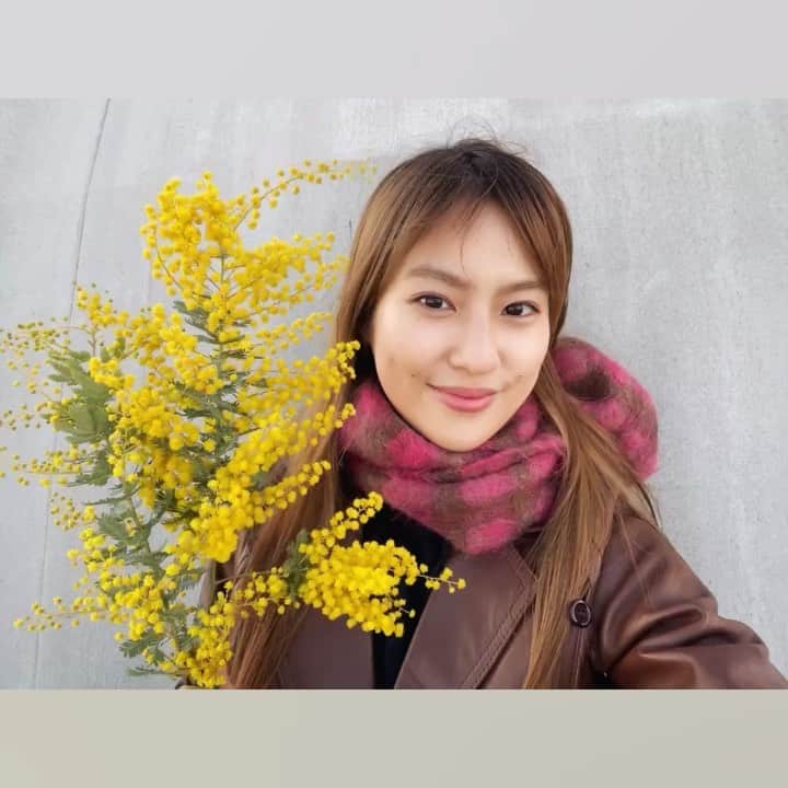 のインスタグラム：「3月生まれの方！ お誕生日おめでとうございます🌼 皆さんにとって素敵な一年になりますように😌  早く、肌を刺すような厳しい寒さが終わり 世界中の人のもとに暖かい春と平穏が訪れますように。 * * * HAPPY BIRTHDAY TO YOU BORN IN MARCH🌼 I hope you have a wonderful year😌  I'm hoping the cold winter that pierces your skin will be over and the warm spring and peaceful world will come  as soon as possible.  #ツネからの誕生日動画」