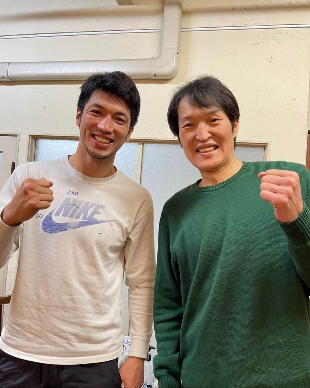 千原ジュニアさんのインスタグラム写真 - (千原ジュニアInstagram)「美容室でチャンプとばったり。 遂に来月。 勝ってくれー。  #村田諒太」3月1日 20時33分 - chihara_jr