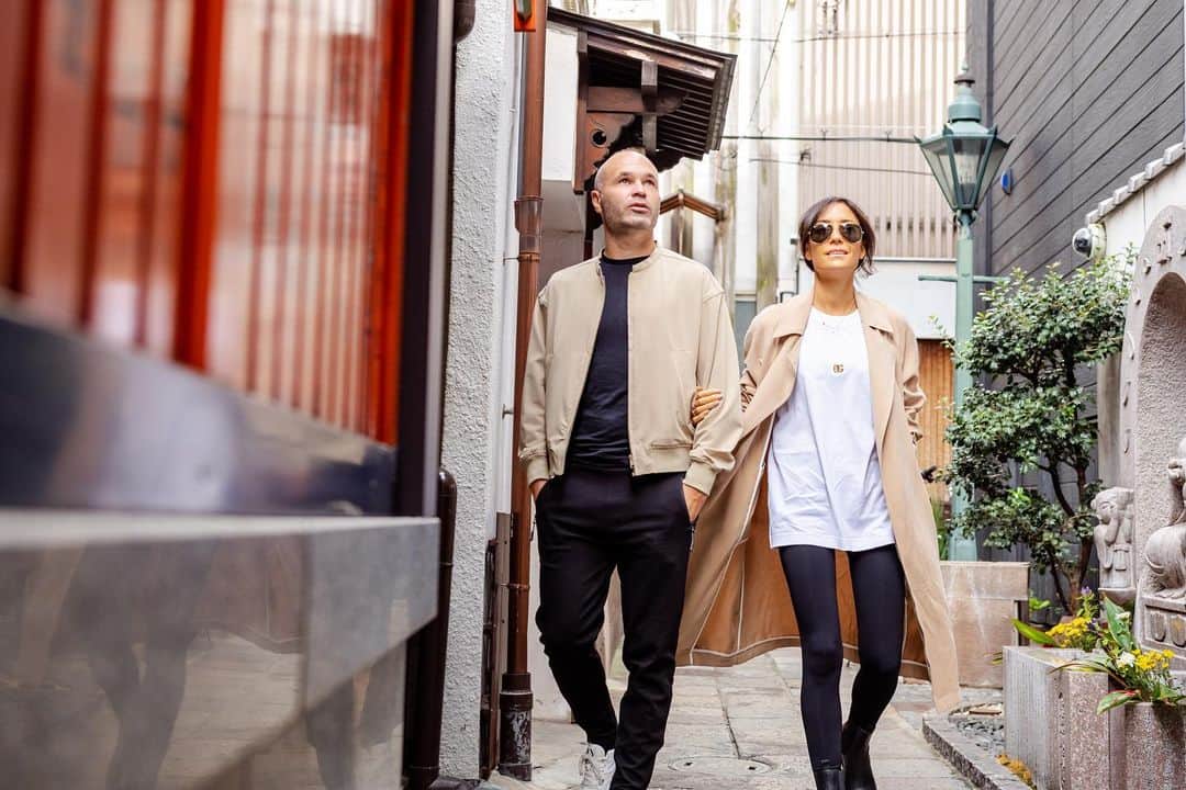 アンナ・オルティス（イニエスタの妻）のインスタグラム：「Walking through life 🤍」