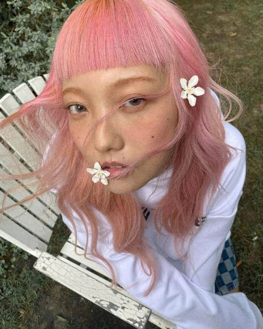 のインスタグラム：「I'm your only one light 🌸✨️✨️  #velence #glowinthedark #bangkok」