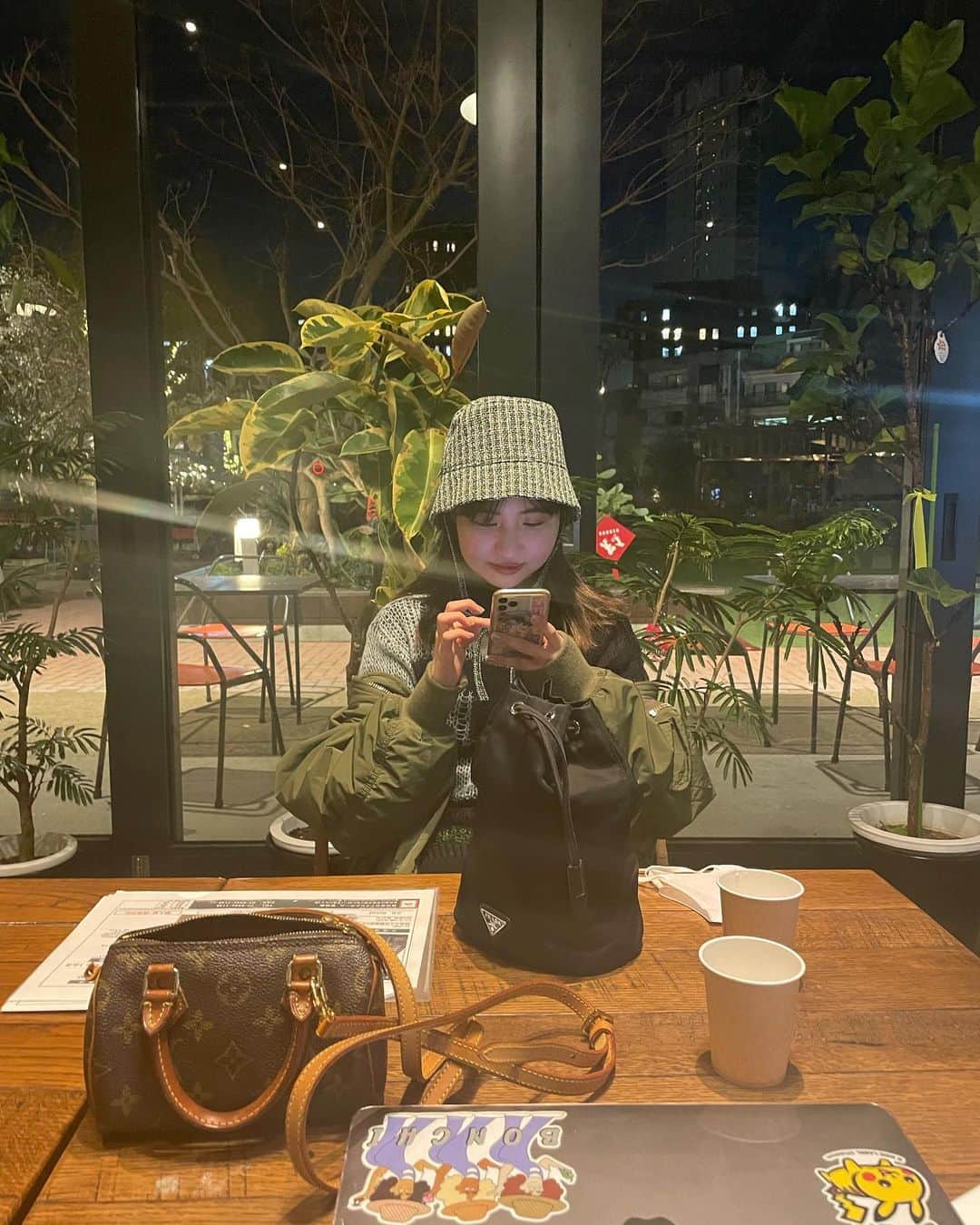 上野智子さんのインスタグラム写真 - (上野智子Instagram)「#throwbackfebruary 💚 3月スタート。みんなが笑顔で過ごせますように！」3月1日 20時51分 - tomokoueno
