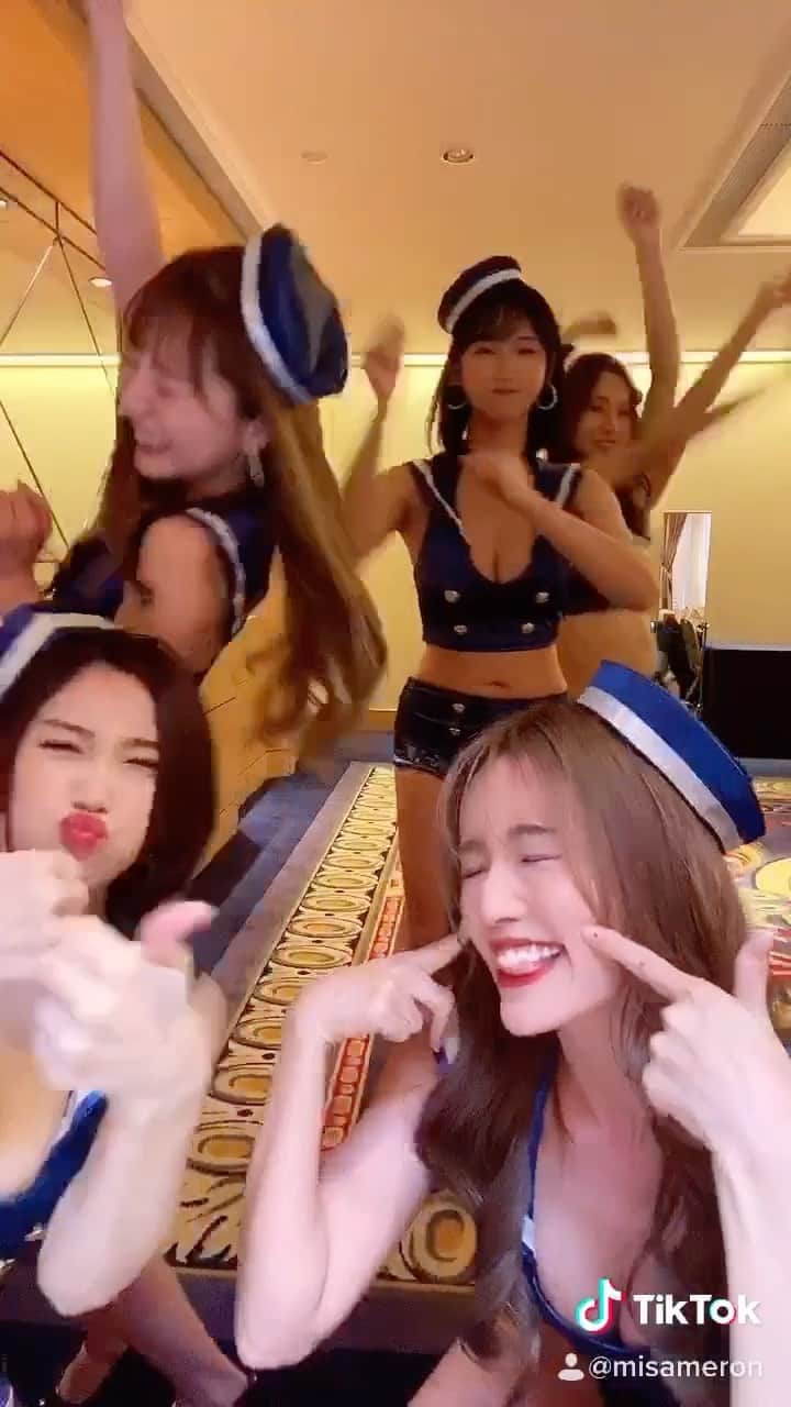 堀尾実咲のインスタグラム：「わちゃわちゃ🤣  #k1 #k1girls #ラウンドガール #格闘技」