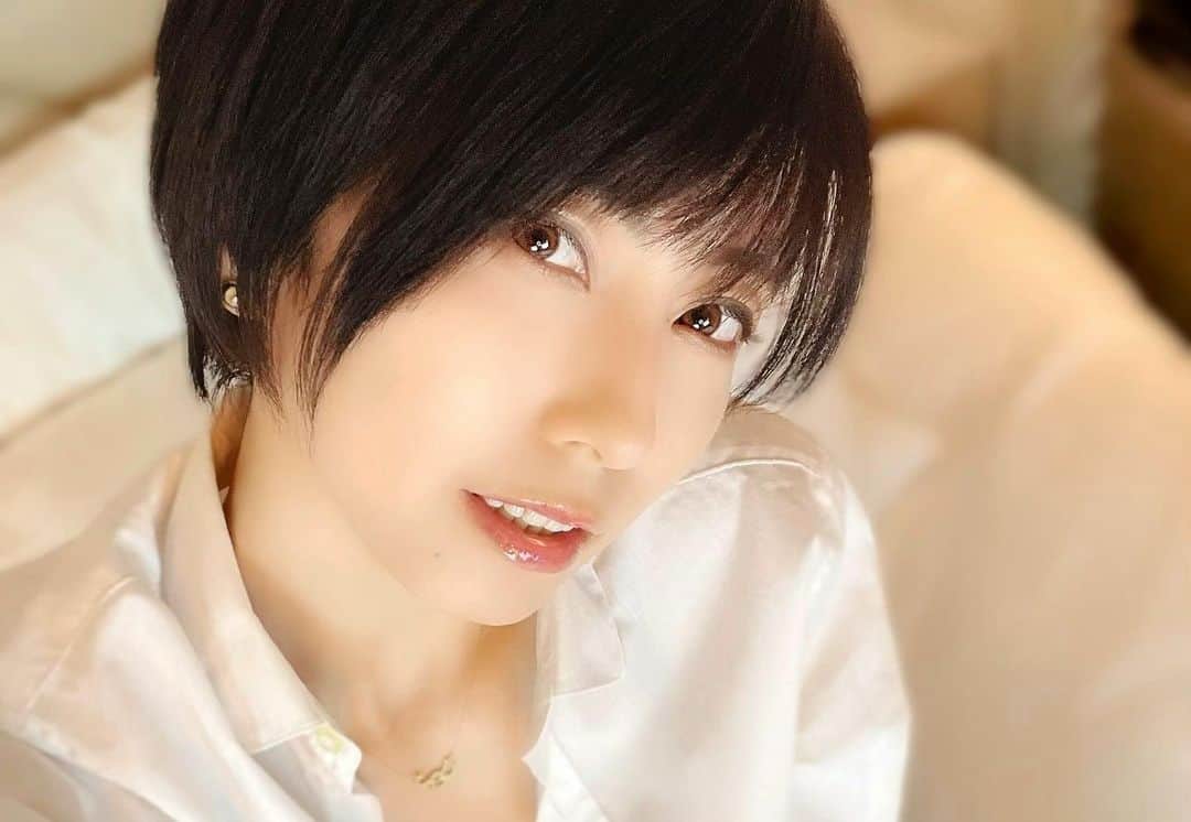 乃亜のインスタグラム：「ずっと入荷待ちだった口紅やっと買えたー❤︎嬉しい❤︎」