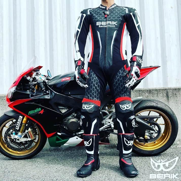 berikのインスタグラム：「Product code:LS1-201329-BK color:WHITE/RED Size:48 50 52 54 56 Detail:BERIK Racing suits Cow leather TPU Shoulder slider  #berik #bike #racingsuit #boscomoto #aprilla #rsv4 #italy #ベリック #バイク #レーシングスーツ #ボスコモト #アプリリア #イタリア」