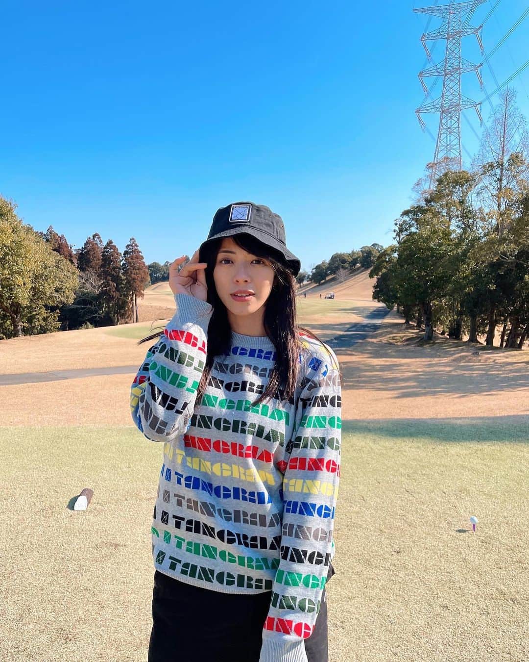 わちみなみのインスタグラム：「アプローチのイメージがつかないまま18ホール終わってしまいました⛳️😭  距離感がないのと、イメージがつかないのは違うと教えてもらいました。 @harajukugolf_academy  もっといろんなグリーン周り経験したいです⛳️🙋‍♀️  ウェアは @tangram_tokyo   #ゴルフ　#ゴルフウェア　#ゴルフスイング　#golf #golfwear #골프웨어 #골프웨어추천」