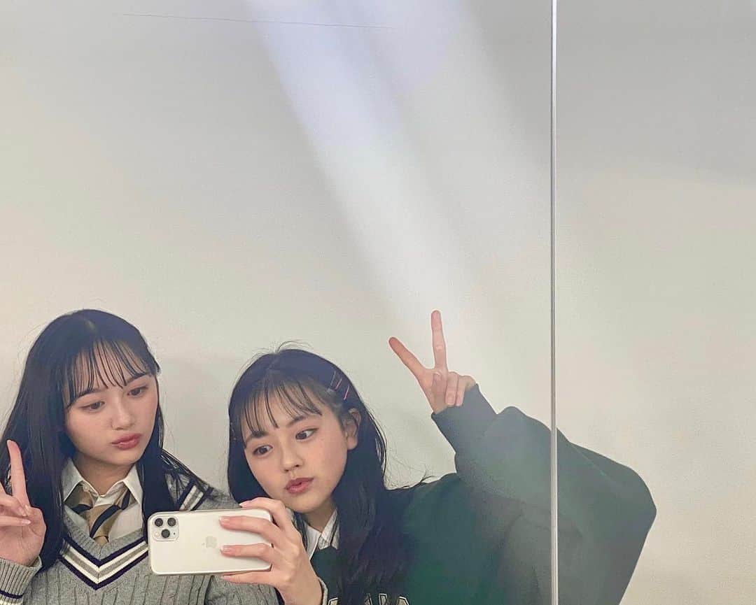 加藤栞のインスタグラム：「withじゅったん Seventeen春号、本日発売です🌸  久しぶりの紙面 そしてりんくまさんの卒業と うるうるな一冊になっています。。   Springも素敵な号となっているので皆さん是非！  #seventeen #見てね」