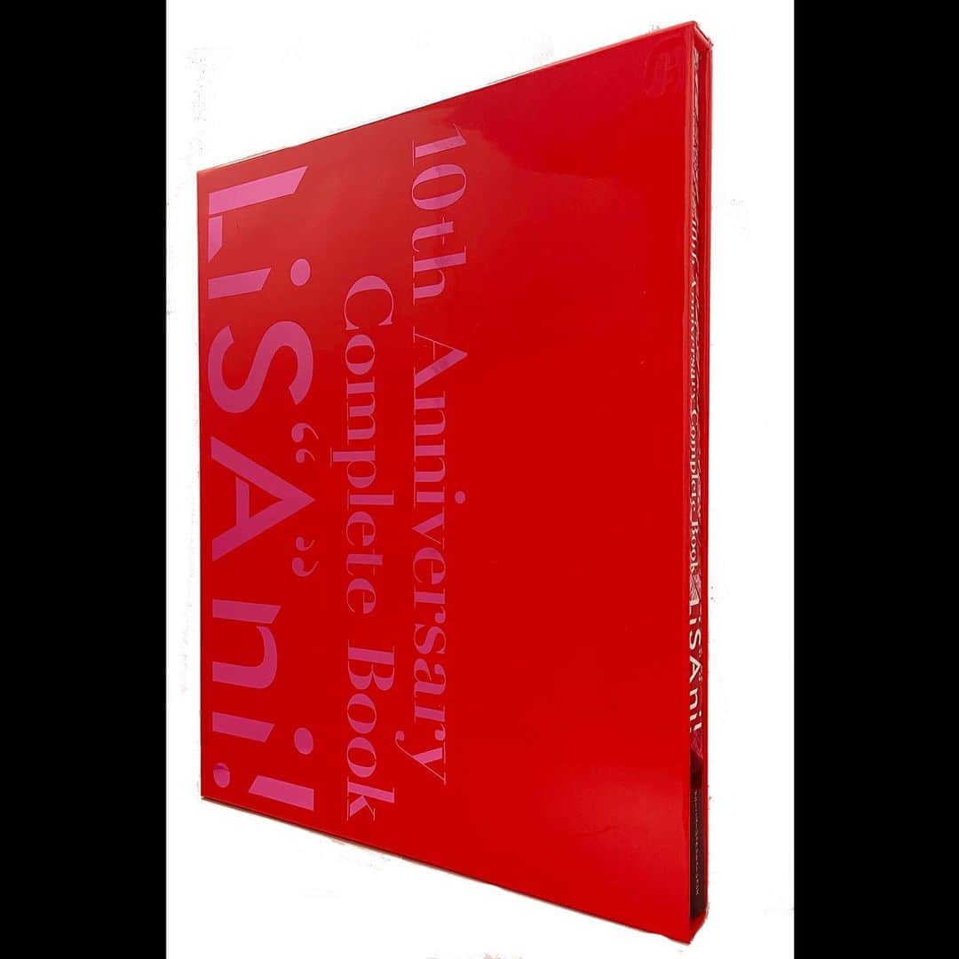 LiSAさんのインスタグラム写真 - (LiSAInstagram)「#リサアニ　の表紙が公開になりましたっ📖 初回盤のハードカバーの文字はメタリックピンク🤤❤️‍🔥❤️‍🔥 3/30発売ですっ☻  RT  RT#LiSA さんのインタビューと連載をまとめた「10th Anniversary Complete Book LiS"A"ni!（ #リサアニ ！）」の表紙デザインが完成！ 初回生産限定版はピンクメタリックの箔押しをした豪華スリーブケース付き📕 編集部総出で鋭意制作進行中です✏3/30をお楽しみに♫ lisani.jp/0000196361/  ／ 10th Anniversary Complete Book LiS"A"ni!（ #リサアニ ！） 3/30発売！ ＼ 初回生産限定版のご予約はこちら👇  アニメイト通販 ※3/11 23:59まで animate-onlineshop.jp/products/detai…  Sony Music Shop sonymusicshop.jp/m/item/itemShw…  ROCKET-EXPRESS rocket-exp.com/s/R/item/detai…  lisani.jp/0000196361/ #リスアニ」3月1日 18時51分 - xlisa_olivex