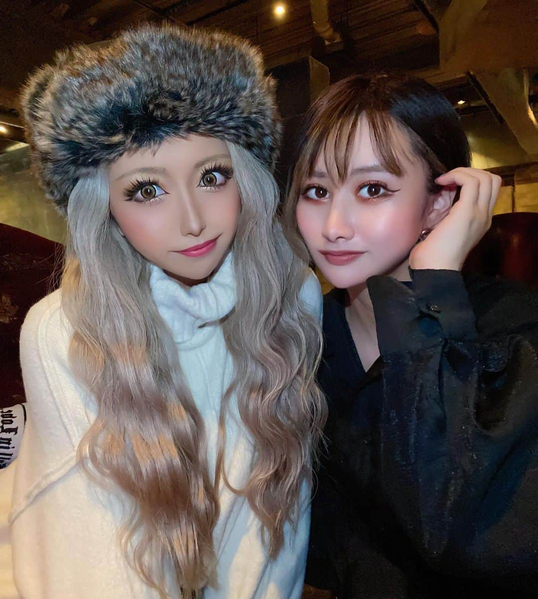 Yukariさんのインスタグラム写真 - (YukariInstagram)「🤎 🤎 🤎 3月すたーとんじる🐷🍙 あっとゆうまに3月になったました😪💤 今週あったかくて過ごしやすいね🕊🌤 . いつかのくたゆたphoto👩🏽‍❤️‍👩🏽📸 何するかどこに行くか決めてなくても いつも最高にたのしいね😌🤞🏽💕 . そんでもっていつも手繋ぐのかわいいね🤝笑 2枚目はなんでこの状況で手繋いでるのか わからなすぎてたまらん🤣🤣ww . くったん暗い髪色も似合っちゃって どんどん私より大人っぽくなっちゃって 私どうすればいいかな🐶💬笑笑 . 今週も会えるからたのしみ🤫❤︎ てか、もうひな祭りじゃない？! ちらし寿司作ろ➰🎎🌷🌼 . . #suzucafe  #suzucafejinnan  #スズカフェ  #渋谷カフェ  #渋谷カフェ巡り  #カフェ巡り  #東京カフェ  #カフェ部  #カフェ活  #フライトキャップ  #フライトキャップコーデ  #親友ちゃん  #休日の過ごし方  #ぎゃる  #ぎゃう  #ギャル  #ギャルメイク  #ギャルコーデ  #ギャルしか勝たん  #ぎゃるしか勝たん  #ギャルが一番かわいい」3月1日 19時51分 - xxsonchanxx