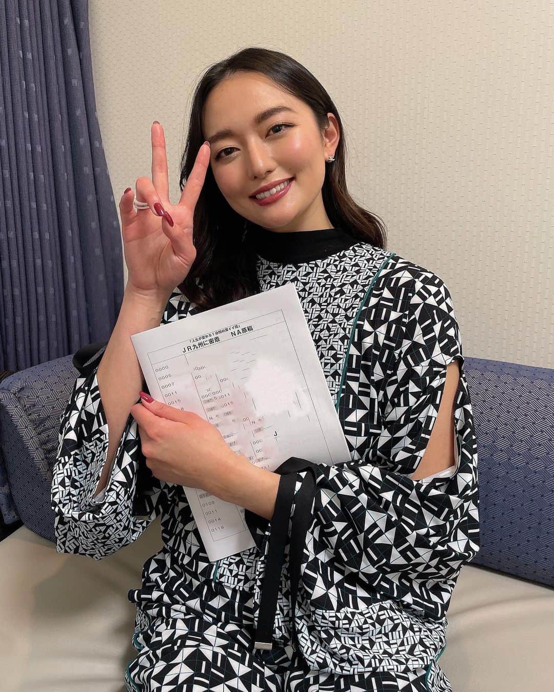 のインスタグラム：「人生が変わる1分間の深イイ話、 ご視聴ありがとうございました😌 見逃し配信が"TVer"で1週間あるみたいです💕 とても楽しかった😆 また出演告知します🌱 . 👗　@aula.aulaaila_official  #深イイ話」